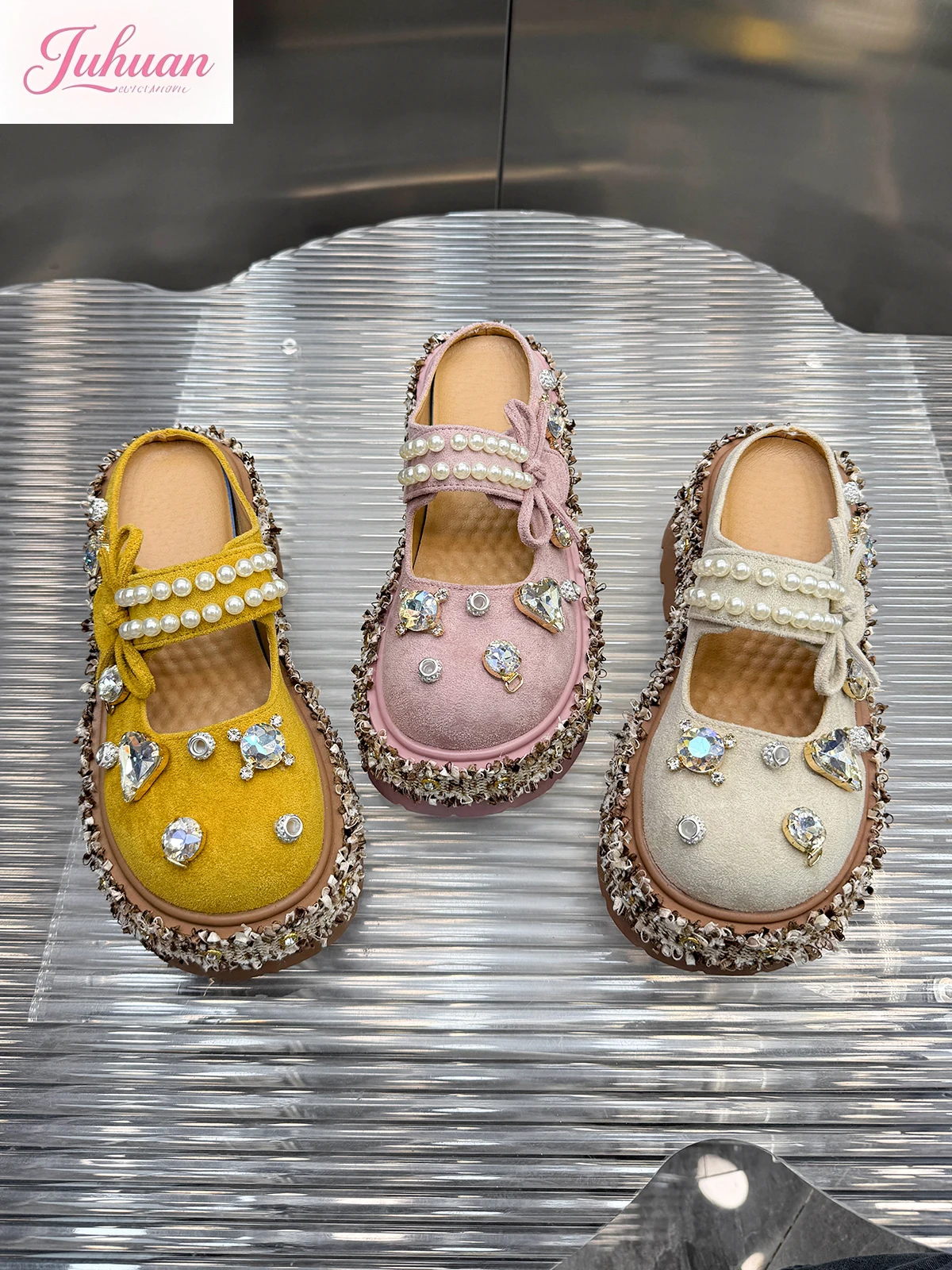 2025 Summer New Pearl Rhinestone Leather Platform Slippers Women's One-pedal Muller Shoes Outer Bag Head Half Slippers Ladies
2025 Summer New Pearl Rhinestone Leather Platform Slippers Women's One-pedal Muller Shoes Outer Bag Head Half Slippers Ladies
