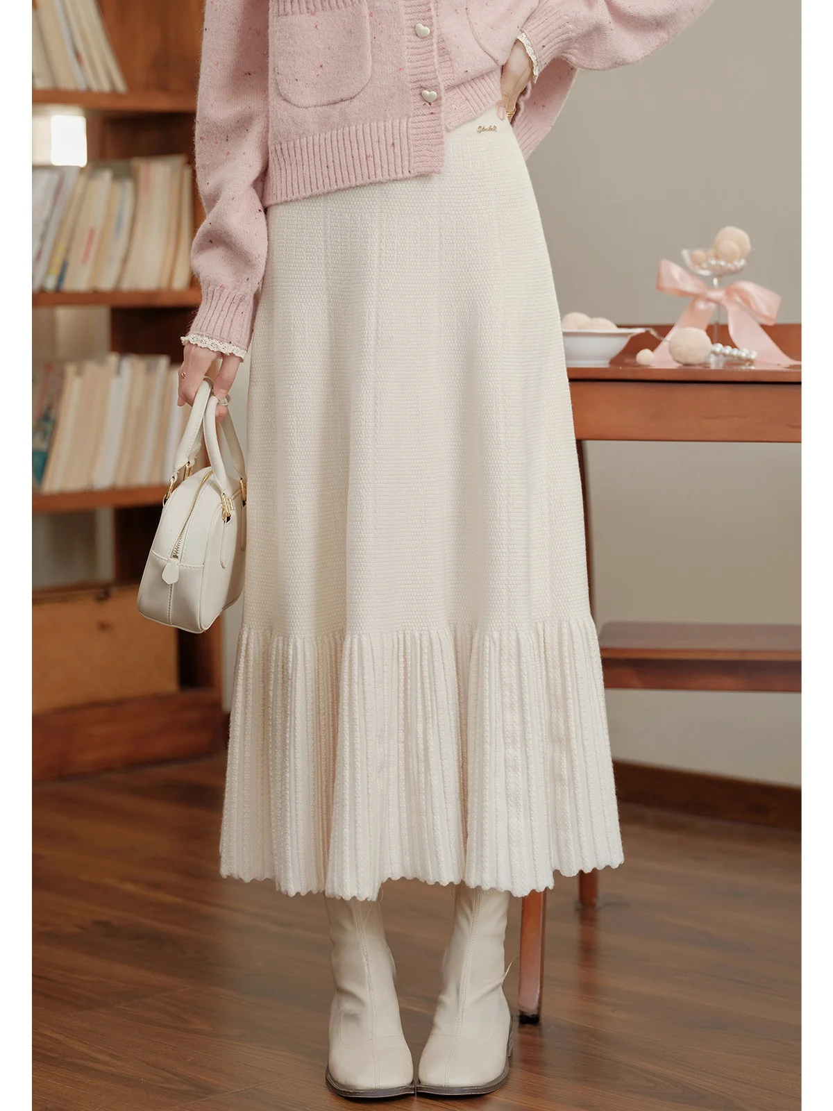 Утепленная женская юбка миди А-силуэта с завышенной талией, универсальная, повседневная, приталенная, новинка 2025 года
Утепленная женская юбка миди А-силуэта с завышенной талией, универсальная, повседневная, приталенная, новинка 2025 года