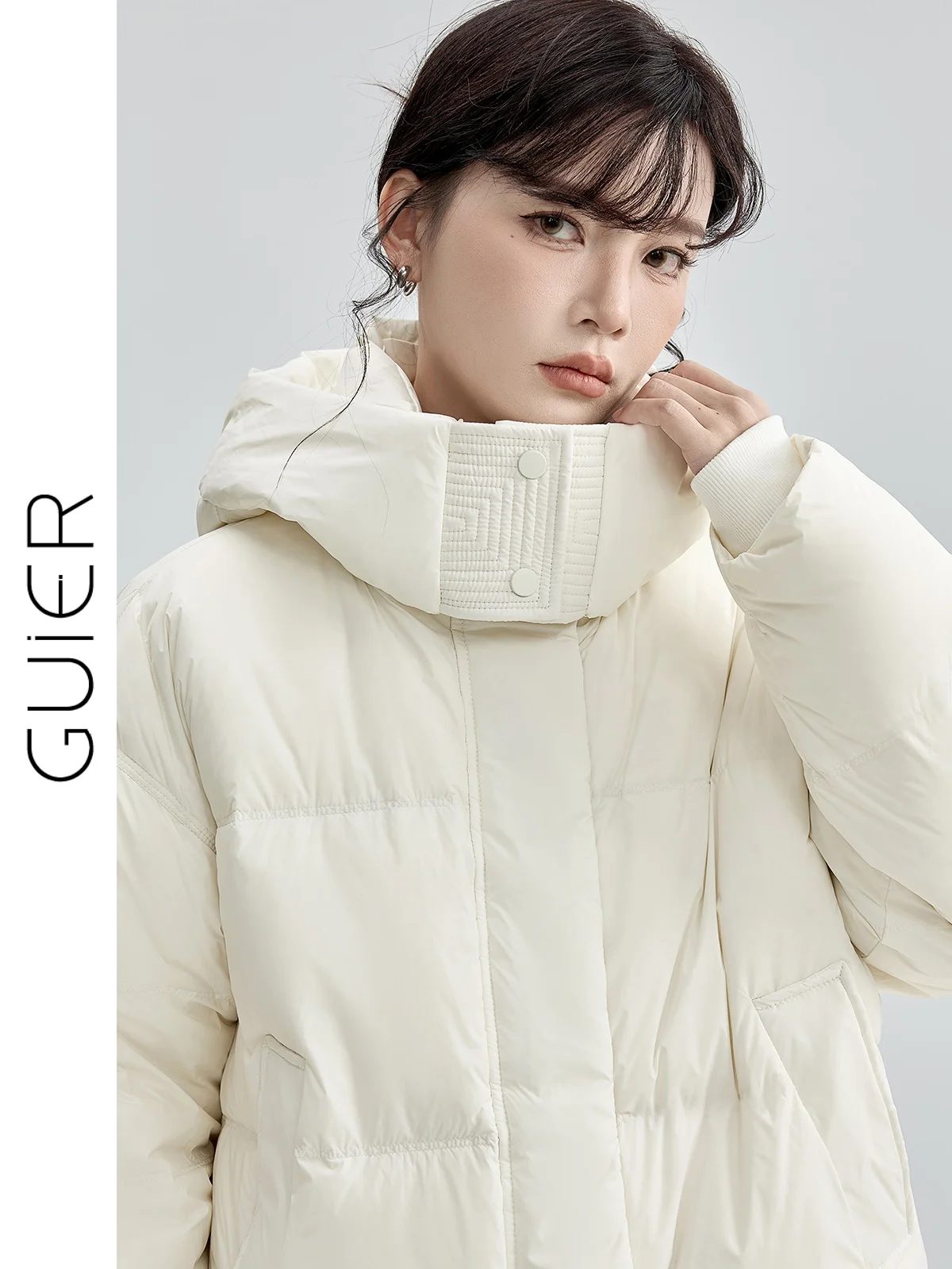 Теплая женская зимняя куртка с воротником-стойкой и капюшоном, новая повседневная универсальная верхняя одежда, белое пуховое пальто с наполнителем из утиного пуха
Теплая женская зимняя куртка с воротником-стойкой и капюшоном, новая повседневная универсальная верхняя одежда, белое пуховое пальто с наполнителем из утиного пуха