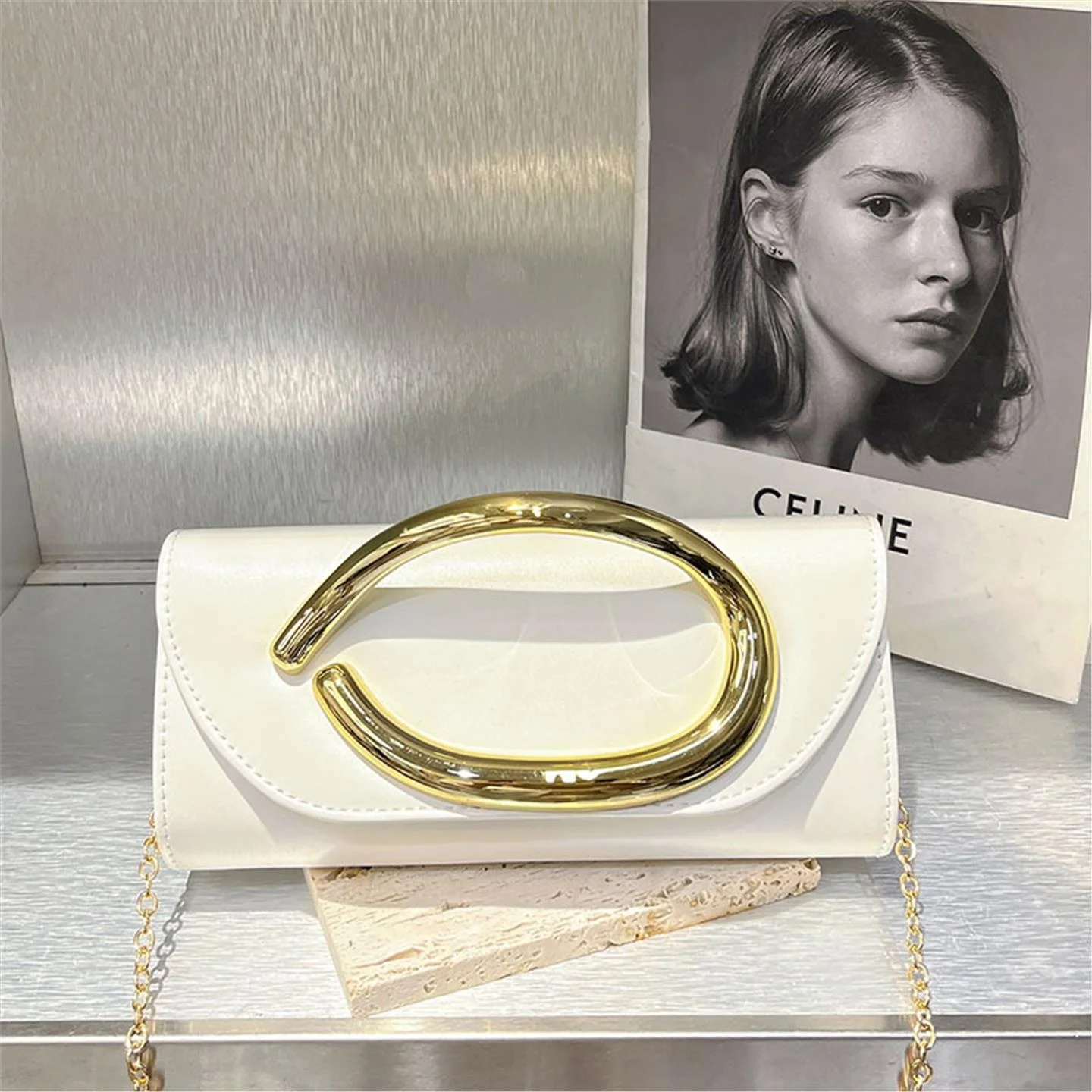 Модная сумка в золотой коробке, простая сумка через плечо Quali, новая весенняя повседневная сумка для отдыха для женщин
Модная сумка в золотой коробке, простая сумка через плечо Quali, новая весенняя повседневная сумка для отдыха для женщин