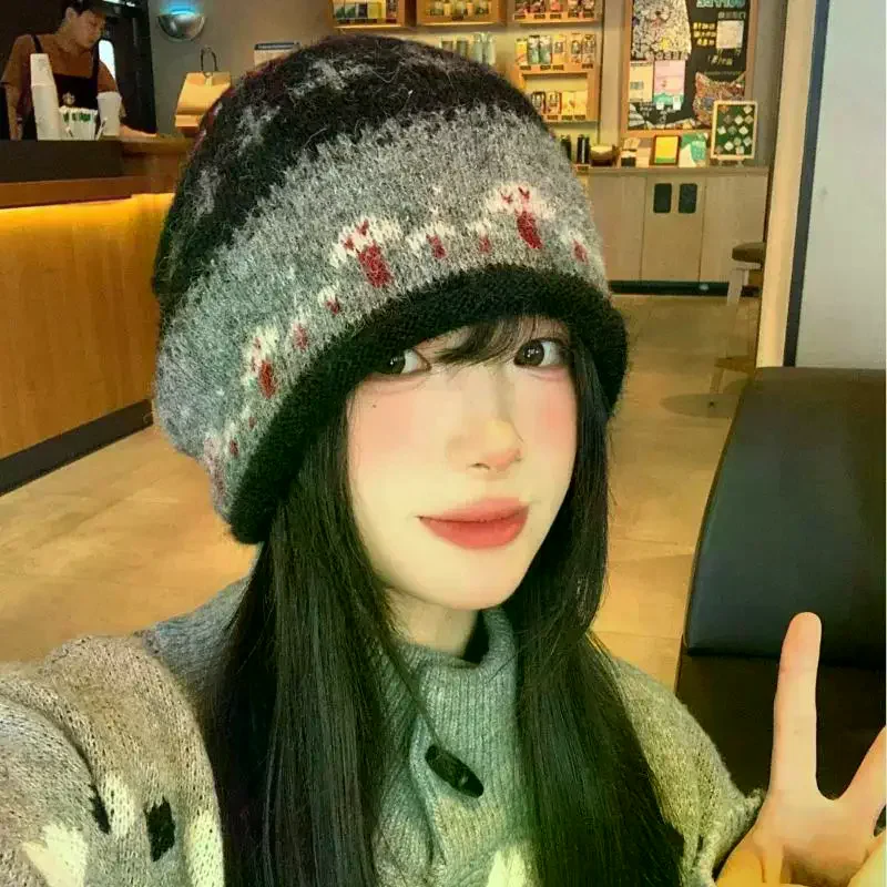 Вязаная шапка в стиле ретро для женщин, зимняя шапка с защитой от холода, чтобы сохранить тепло, защита ушей, свободная шапка-бини
Вязаная шапка в стиле ретро для женщин, зимняя шапка с защитой от холода, чтобы сохранить тепло, защита ушей, свободная шапка-бини