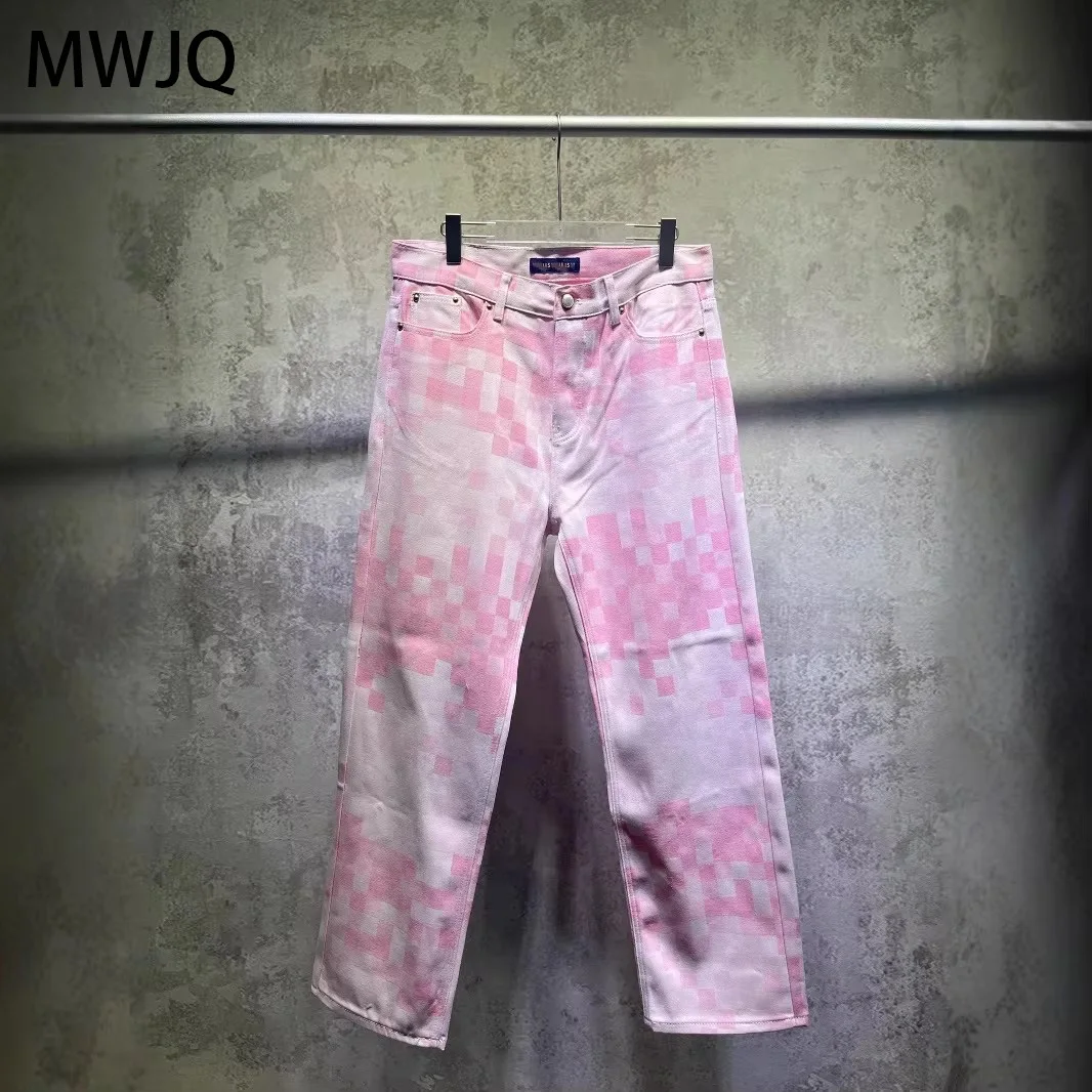 MWJQ American Retro Plaid Jacquard Design Jeans Men's 2025 Spring New Loose Straight Leg Pants Pink Color Denim Trousers 010181
MWJQ American Retro Plaid Jacquard Design Jeans Men's 2025 Spring New Loose Straight Leg Pants Pink Color Denim Trousers 010181