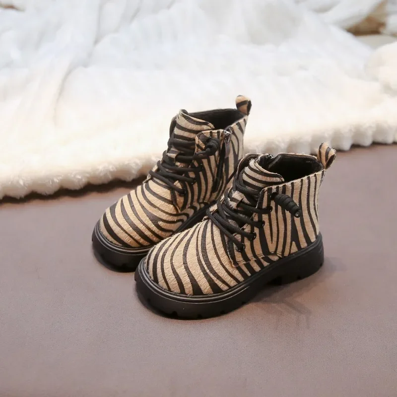 Autumn Winter Girl's Ankle Boot Fashion Zebra Stripe Printed Children Causal Boots Round-toe Versatile Kids Trend Leather Boots
Autumn Winter Girl's Ankle Boot Fashion Zebra Stripe Printed Children Causal Boots Round-toe Versatile Kids Trend Leather Boots