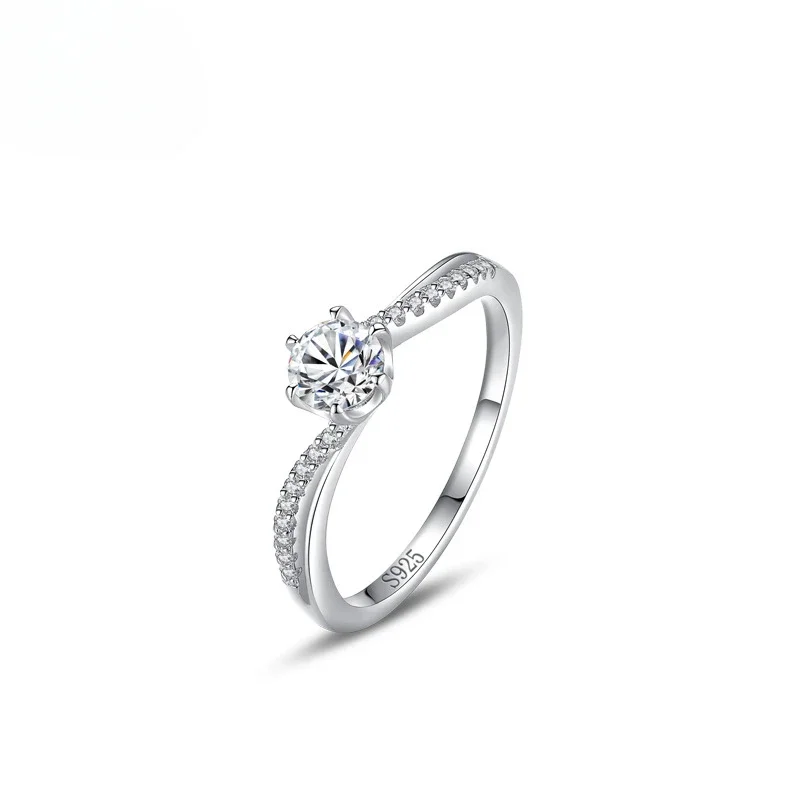 925 Silver Ring Women's Fashion Luxury Twisted Arm Six Claw 1 Carat Simulated Diamond Ring Popular Wedding Jewelry
925 Silver Ring Women's Fashion Luxury Twisted Arm Six Claw 1 Carat Simulated Diamond Ring Popular Wedding Jewelry