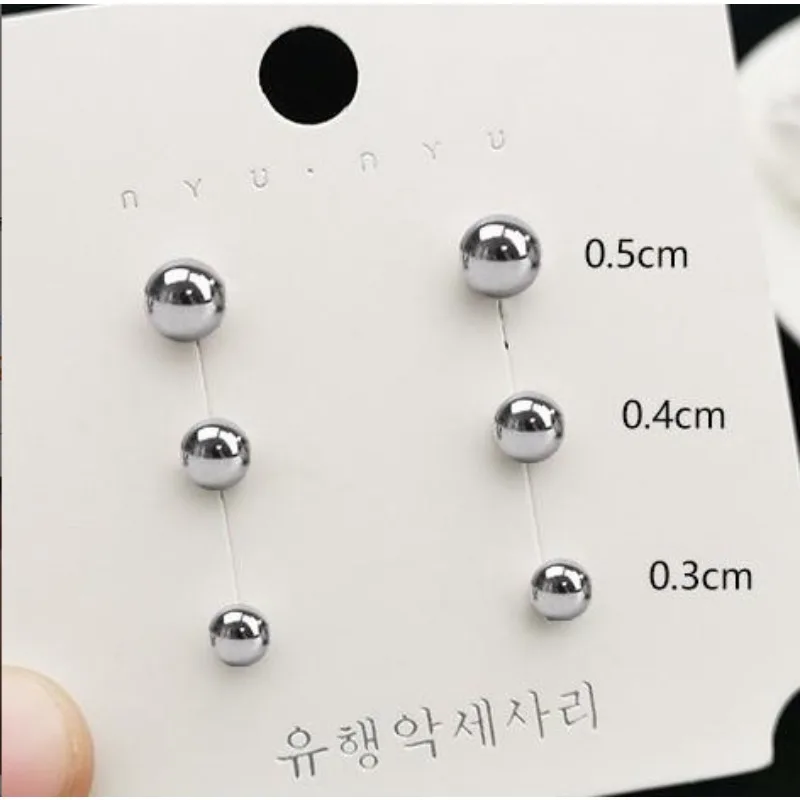Korean minimalist classic silver sphere earring three piece set, niche, unique, exquisite, and trendy accessory
Korean minimalist classic silver sphere earring three piece set, niche, unique, exquisite, and trendy accessory