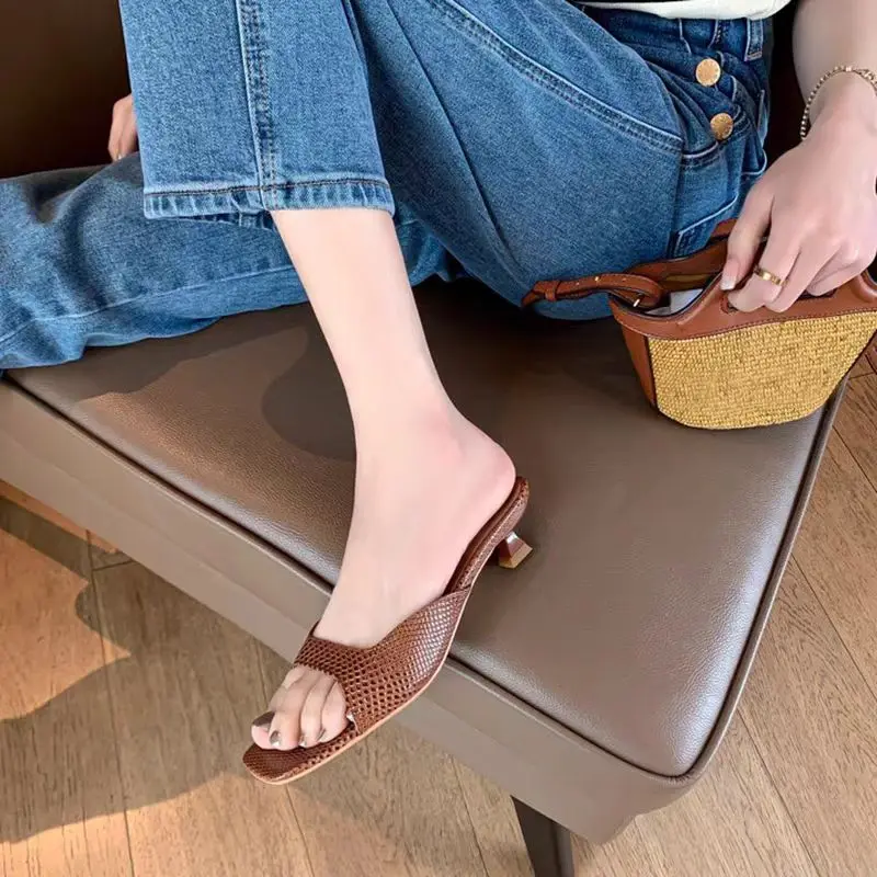 Sexy high-heeled slippers summer new brand, comfortable thin-heeled slippers, fashionable and slim women's shoes, large size
Sexy high-heeled slippers summer new brand, comfortable thin-heeled slippers, fashionable and slim women's shoes, large size