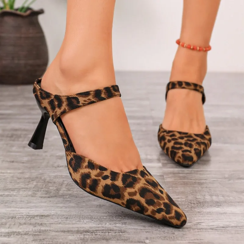 2026 Spring and Summer New Retro Pointed Toe One Strap Baotou Half Slippers Wear-resistant High Heels for Going Out
2026 Spring and Summer New Retro Pointed Toe One Strap Baotou Half Slippers Wear-resistant High Heels for Going Out