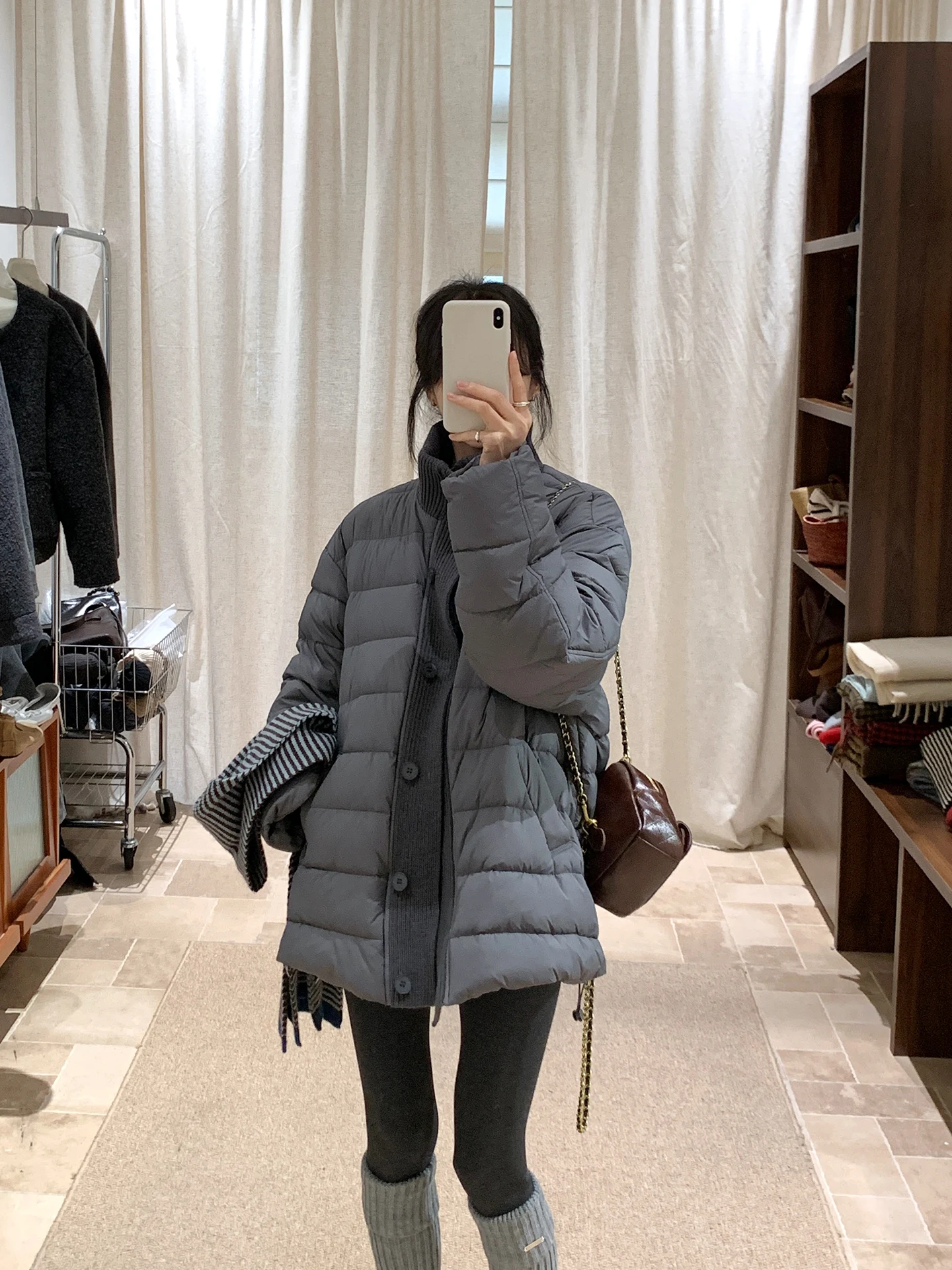 BRIVIN ey Новая женская зимняя куртка-пуховик средней длины свободного кроя с вязаными вставками в стиле пэчворк, белая, с наполнителем из утиного пуха
BRIVIN ey Новая женская зимняя куртка-пуховик средней длины свободного кроя с вязаными вставками в стиле пэчворк, белая, с наполнителем из утиного пуха