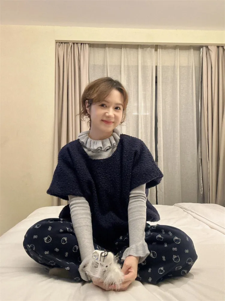 Spring ort Sve Knitted Set Women's New Sle Wood ain Outerwear Casual Faion Outfit Two-Piece Suit V-Ne Sweater
Spring ort Sve Knitted Set Women's New Sle Wood ain Outerwear Casual Faion Outfit Two-Piece Suit V-Ne Sweater