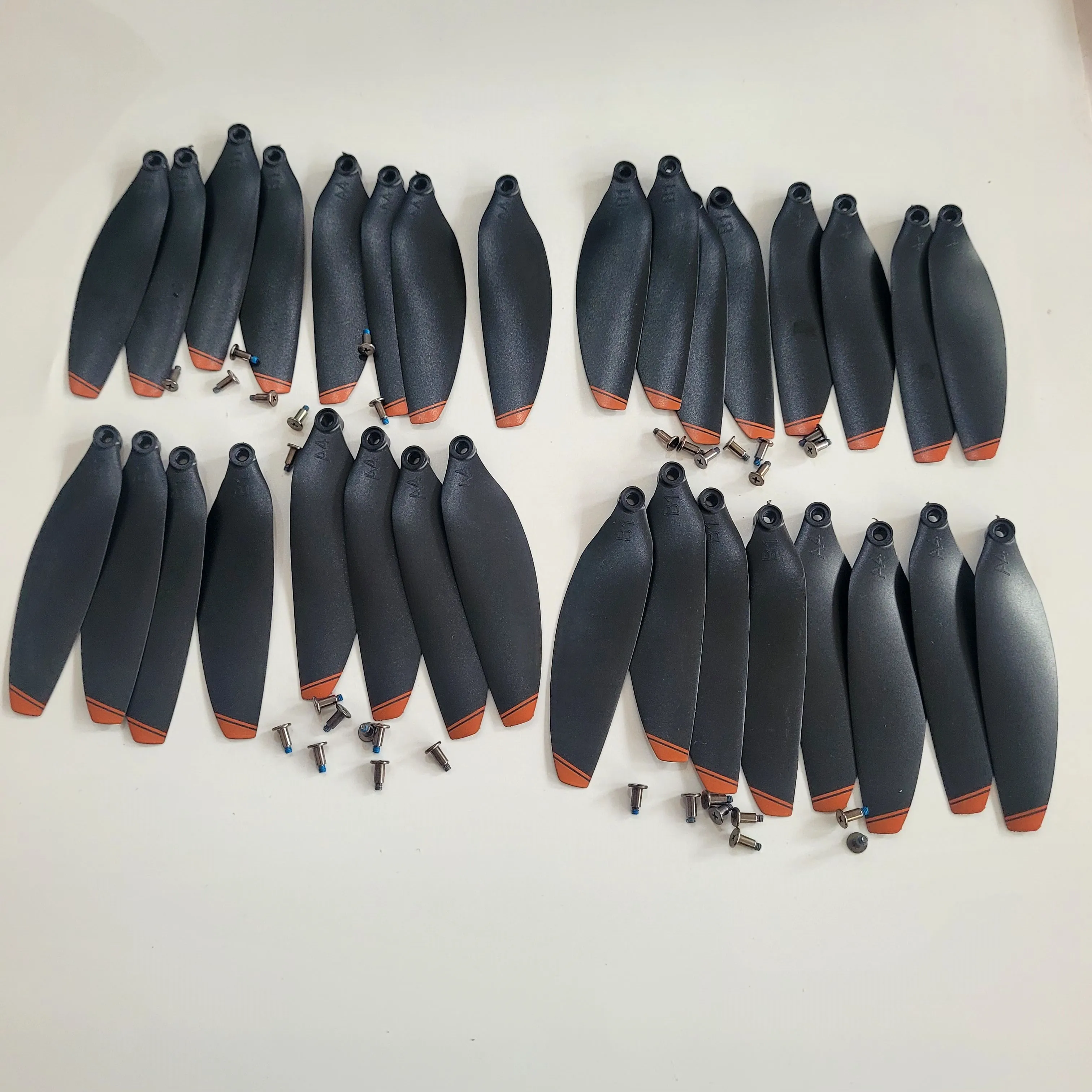 4 компл. (32 шт.) RG608 Drone, оригинальный комплект запасных частей для лопастей пропеллера для бесщеточного дрона, профессиональный квадрокоптер RG608PRO, детали крыла
4 компл. (32 шт.) RG608 Drone, оригинальный комплект запасных частей для лопастей пропеллера для бесщеточного дрона, профессиональный квадрокоптер RG608PRO, детали крыла