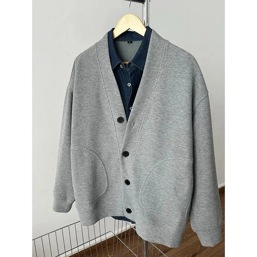 Мужской повседневный вязаный кардиган с V-образным вырезом, свободного кроя, зимняя верхняя одежда, удобный, в корейском стиле
Мужской повседневный вязаный кардиган с V-образным вырезом, свободного кроя, зимняя верхняя одежда, удобный, в корейском стиле