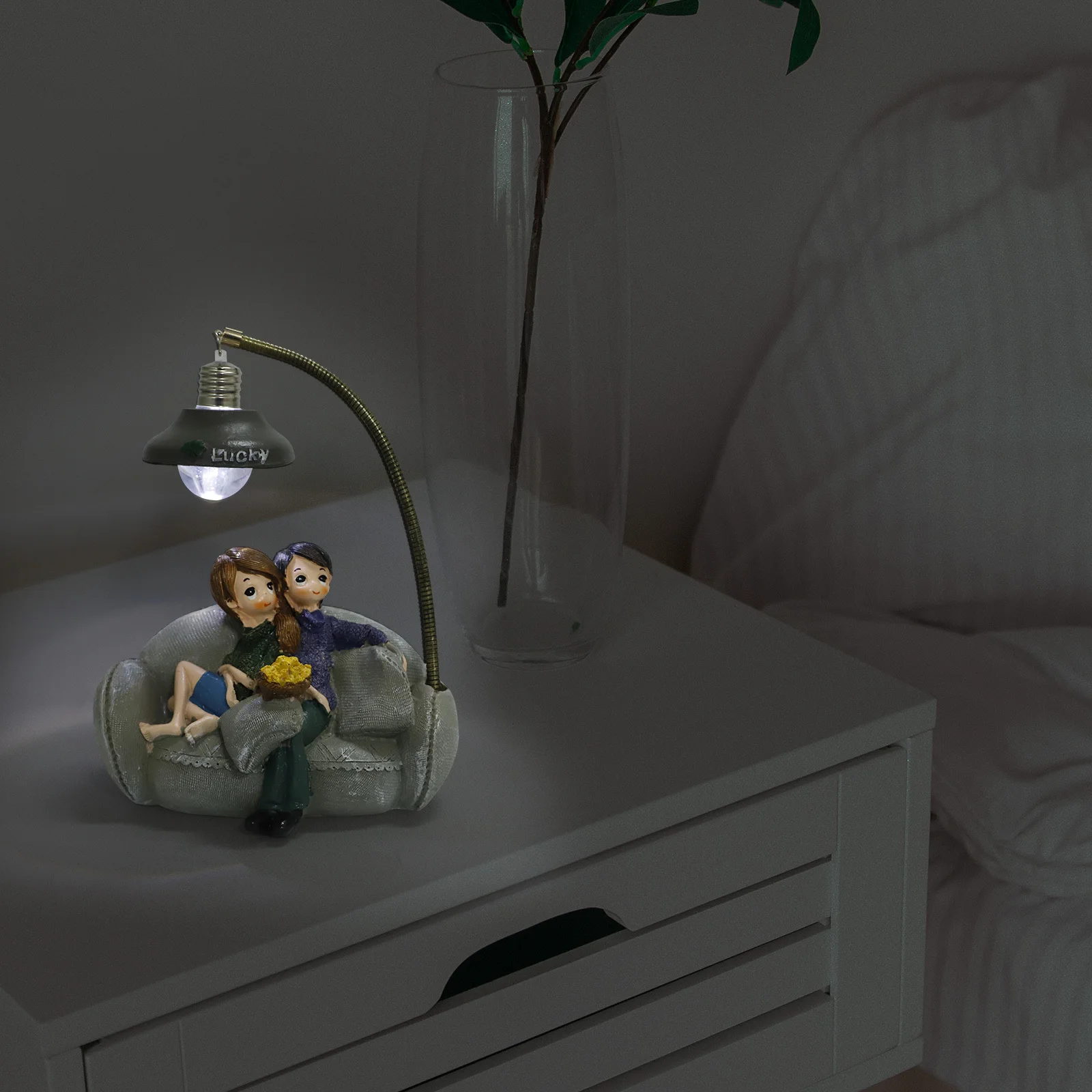 Cartoon Couple Night Light Resin Bedside Table Lamp Creative Desktop Decoration Bedroom Lighting Desktop Ornament
Cartoon Couple Night Light Resin Bedside Table Lamp Creative Desktop Decoration Bedroom Lighting Desktop Ornament