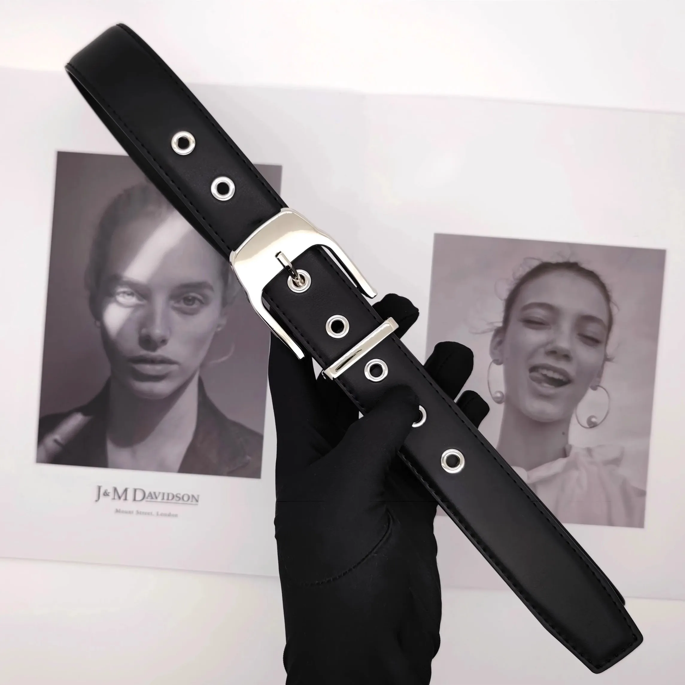 Women's Shiny Silver Buckle Genuine Leather Black Corset Female Cummerbund Coat Waistband Dress Decration Narrow Belt J853
Women's Shiny Silver Buckle Genuine Leather Black Corset Female Cummerbund Coat Waistband Dress Decration Narrow Belt J853