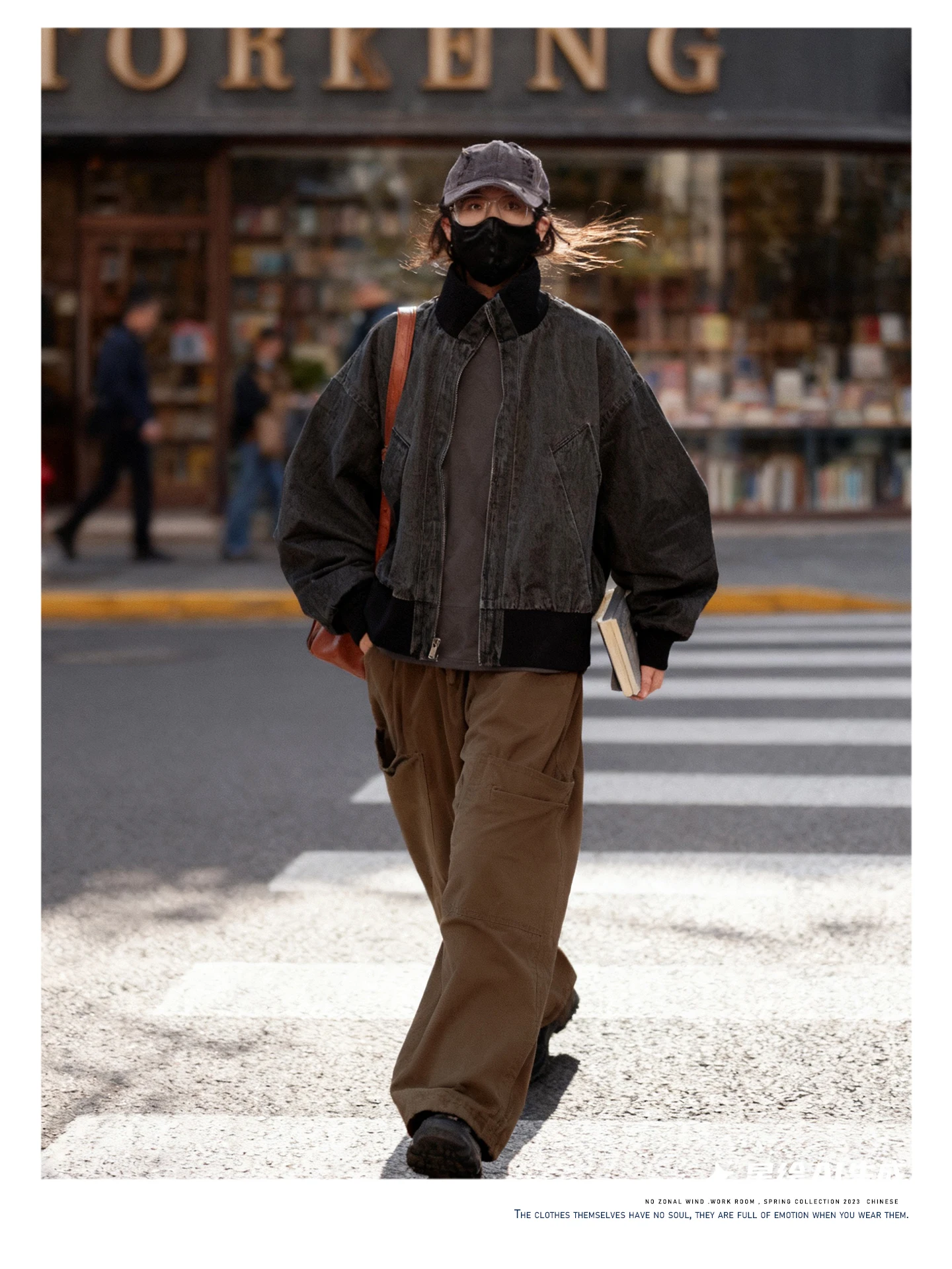 Новая весенне-осенняя повседневная куртка-бомбер из хлопка в стиле ретро, свободного кроя, с воротником-стойкой, для бейсбола и пилотов
Новая весенне-осенняя повседневная куртка-бомбер из хлопка в стиле ретро, свободного кроя, с воротником-стойкой, для бейсбола и пилотов