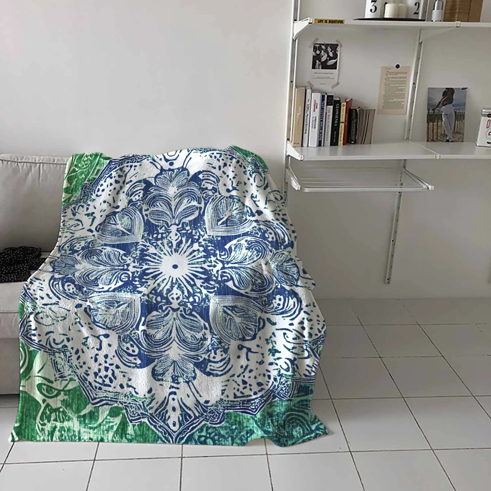 Green Retro Flowers Luxury Throw Flannel Machine-washable Blankets for Sofa Couch and Bed
Green Retro Flowers Luxury Throw Flannel Machine-washable Blankets for Sofa Couch and Bed