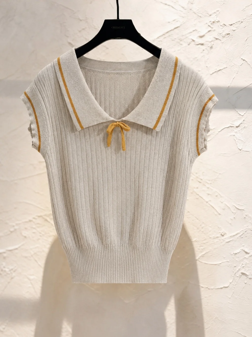 Elegant Contrast Color Collar Ice Silk Knitted Top Soft Slimming Summer Fashionable Women's Short Sleeve Knitwear
Elegant Contrast Color Collar Ice Silk Knitted Top Soft Slimming Summer Fashionable Women's Short Sleeve Knitwear