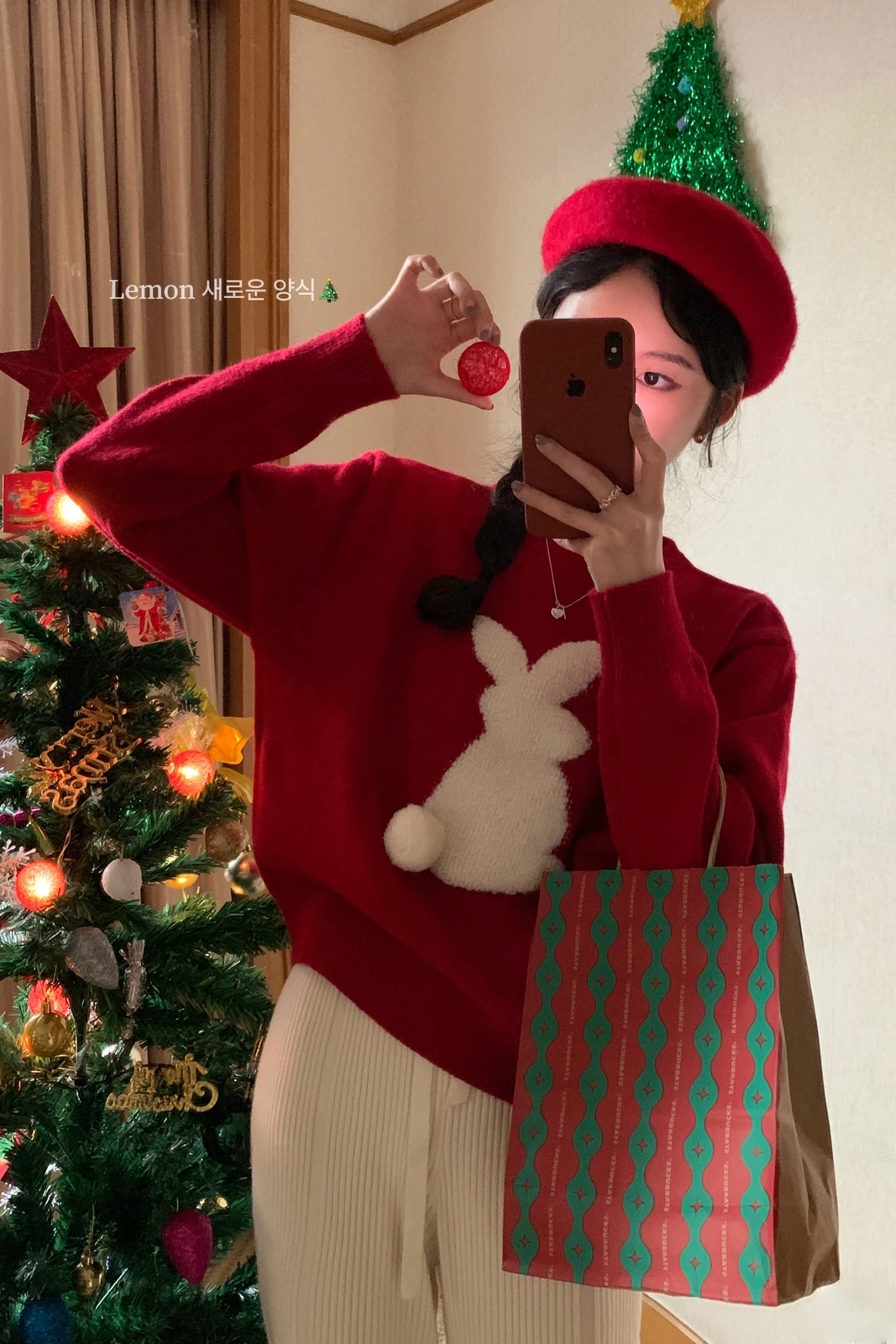Christmas Red Rabbit Sweater 2023 New Autumn/Winter Girl Designer Round Neck Knitwear Casual Cute New Year Loose Short Pullover
Christmas Red Rabbit Sweater 2023 New Autumn/Winter Girl Designer Round Neck Knitwear Casual Cute New Year Loose Short Pullover