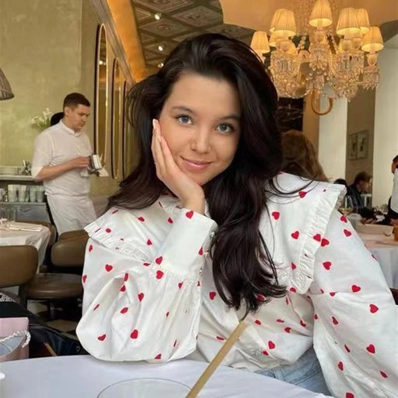 Женская блузка с принтом «Любовь», воротником-стойкой, рукавами-фонариками, свободного кроя, с узором «Сладкое сердце», на пуговицах
Женская блузка с принтом «Любовь», воротником-стойкой, рукавами-фонариками, свободного кроя, с узором «Сладкое сердце», на пуговицах