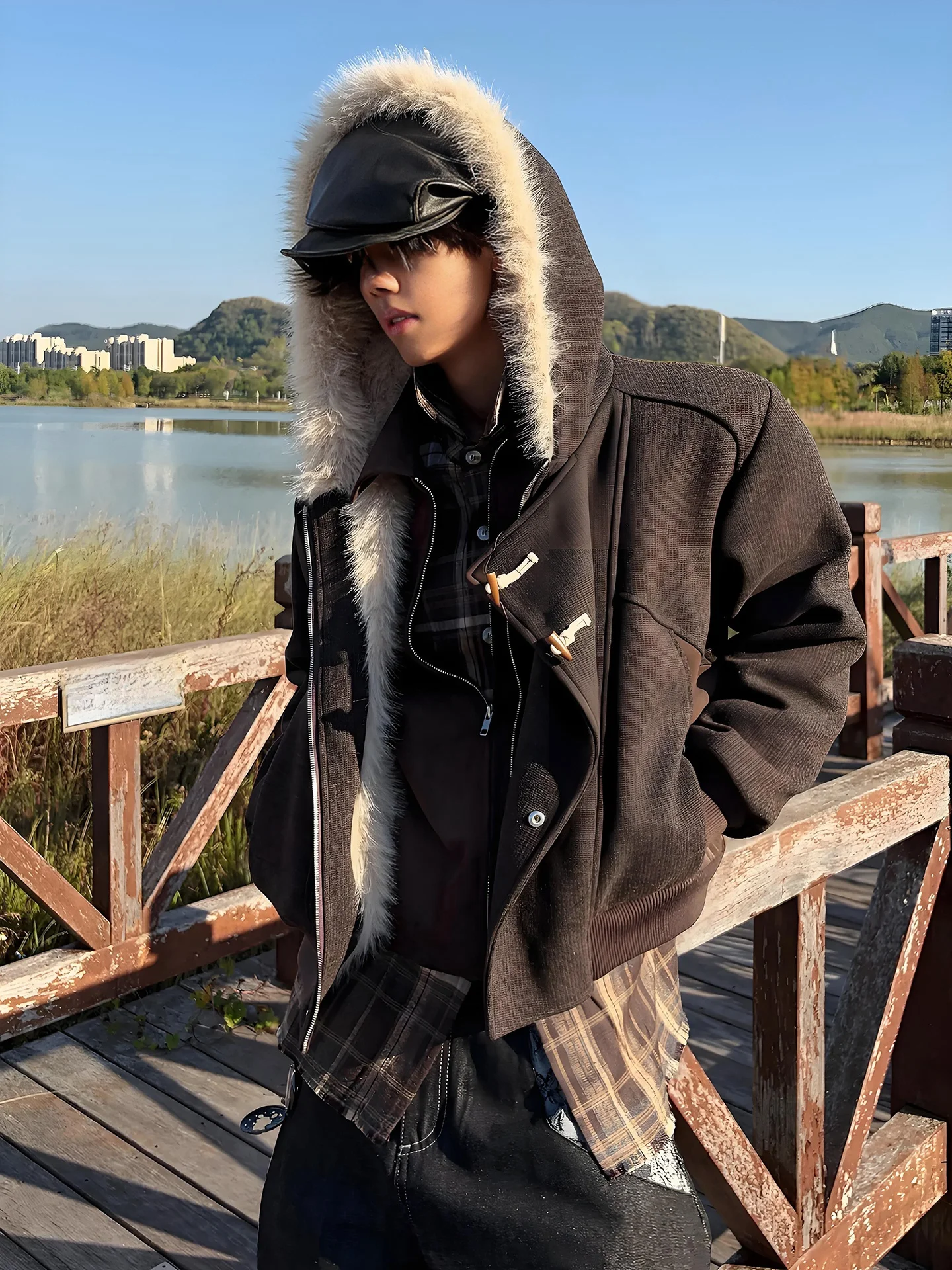 Caramel Plaid Men's Winter Coat with Fur Collar And Wide Horn Buttons Warm Thiened Cotton Jaet with Hood for Youth
Caramel Plaid Men's Winter Coat with Fur Collar And Wide Horn Buttons Warm Thiened Cotton Jaet with Hood for Youth