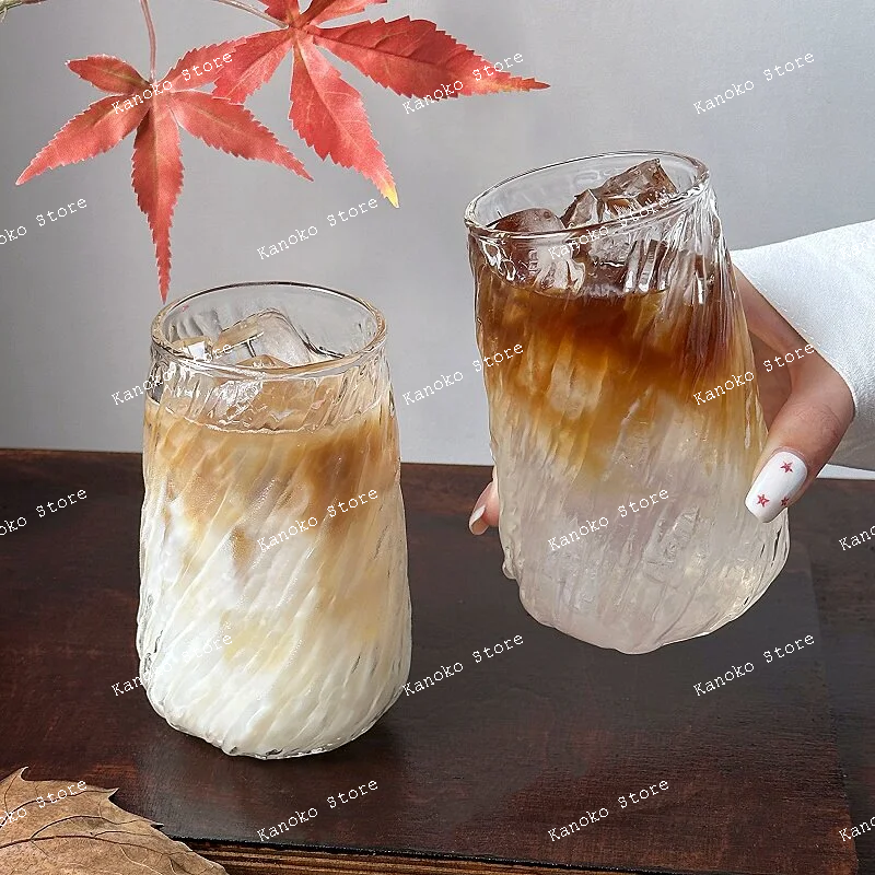 Стеклянная кофейная чашка, большая вместительная чашка для холодного американского латте, прозрачная женская чашка высокого внешнего вида, толстая чашка для холодной воды для напитков
Стеклянная кофейная чашка, большая вместительная чашка для холодного американского латте, прозрачная женская чашка высокого внешнего вида, толстая чашка для холодной воды для напитков