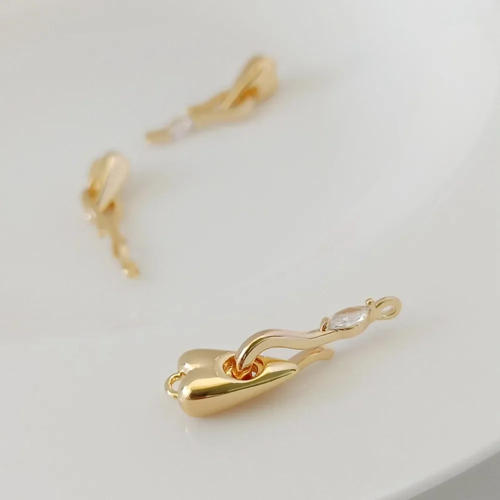 14K Gold-encrusted Zircon Hook Connection Heart Bracelet Necklace Connection Clasp Handmade DIY Jewelry Accessory
14K Gold-encrusted Zircon Hook Connection Heart Bracelet Necklace Connection Clasp Handmade DIY Jewelry Accessory