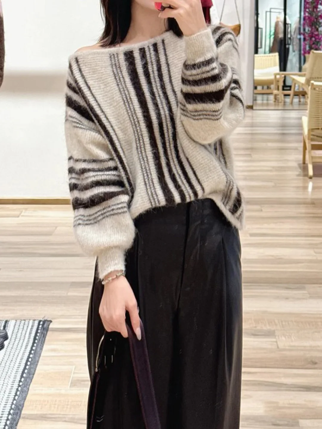 Early Spring oulder-baring Furry Striped Knitwear Women's Loose Pullover Soft Double-sided Knitted Long Sve Top
Early Spring oulder-baring Furry Striped Knitwear Women's Loose Pullover Soft Double-sided Knitted Long Sve Top