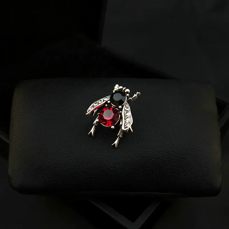 Vintage Upscale Men's Small Bee Brooch Exquisite Small Insect Corsage Badge Suit Pin Rhinestone Jewelry Accessories Buckle 1163
Vintage Upscale Men's Small Bee Brooch Exquisite Small Insect Corsage Badge Suit Pin Rhinestone Jewelry Accessories Buckle 1163
