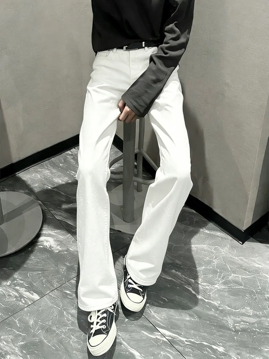 Белые мужские джинсы Slim Fit Micro Flare в американском стиле High Street Vibe Cleanfit со средней посадкой и прямым кроем
Белые мужские джинсы Slim Fit Micro Flare в американском стиле High Street Vibe Cleanfit со средней посадкой и прямым кроем