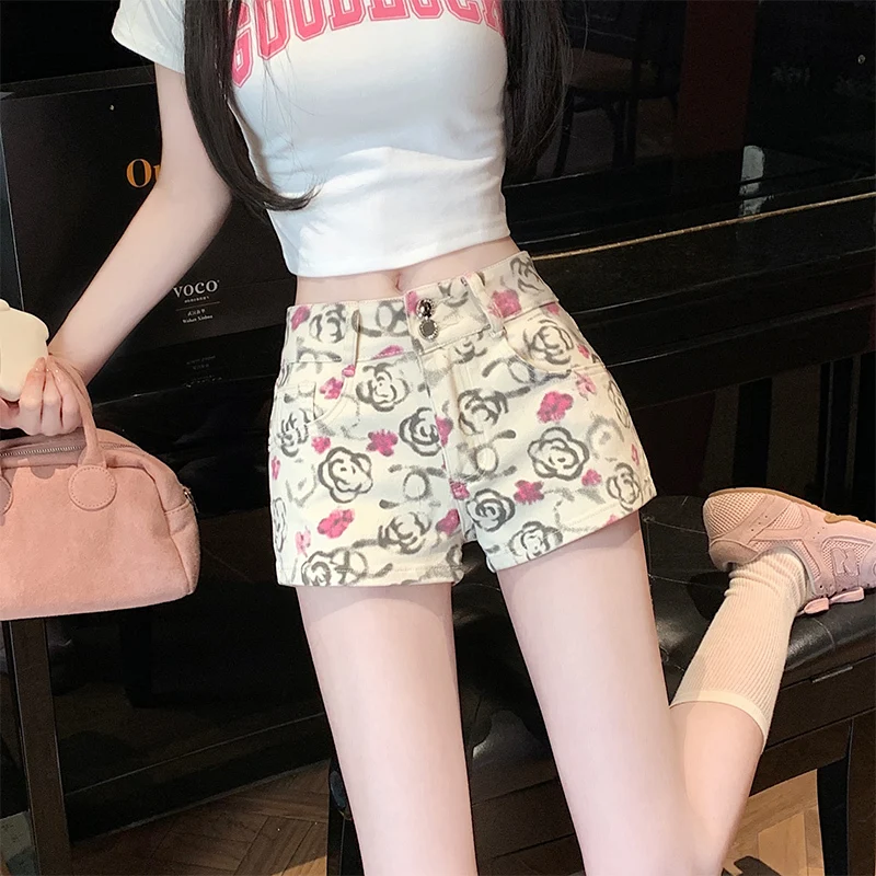 2025 NEW Women Korean Retro Y2k Shorts Pants Lady Vintage High Street Hot Pants Female Low Waist Short Jeans woman clothing 
2025 NEW Women Korean Retro Y2k Shorts Pants Lady Vintage High Street Hot Pants Female Low Waist Short Jeans woman clothing