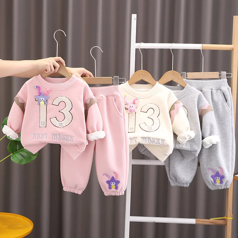 Baby/children's autumn and winter fleece hoodie set 2024 new girls' winter clothing one-piece fleece two-piece set baby clothes
Baby/children's autumn and winter fleece hoodie set 2024 new girls' winter clothing one-piece fleece two-piece set baby clothes