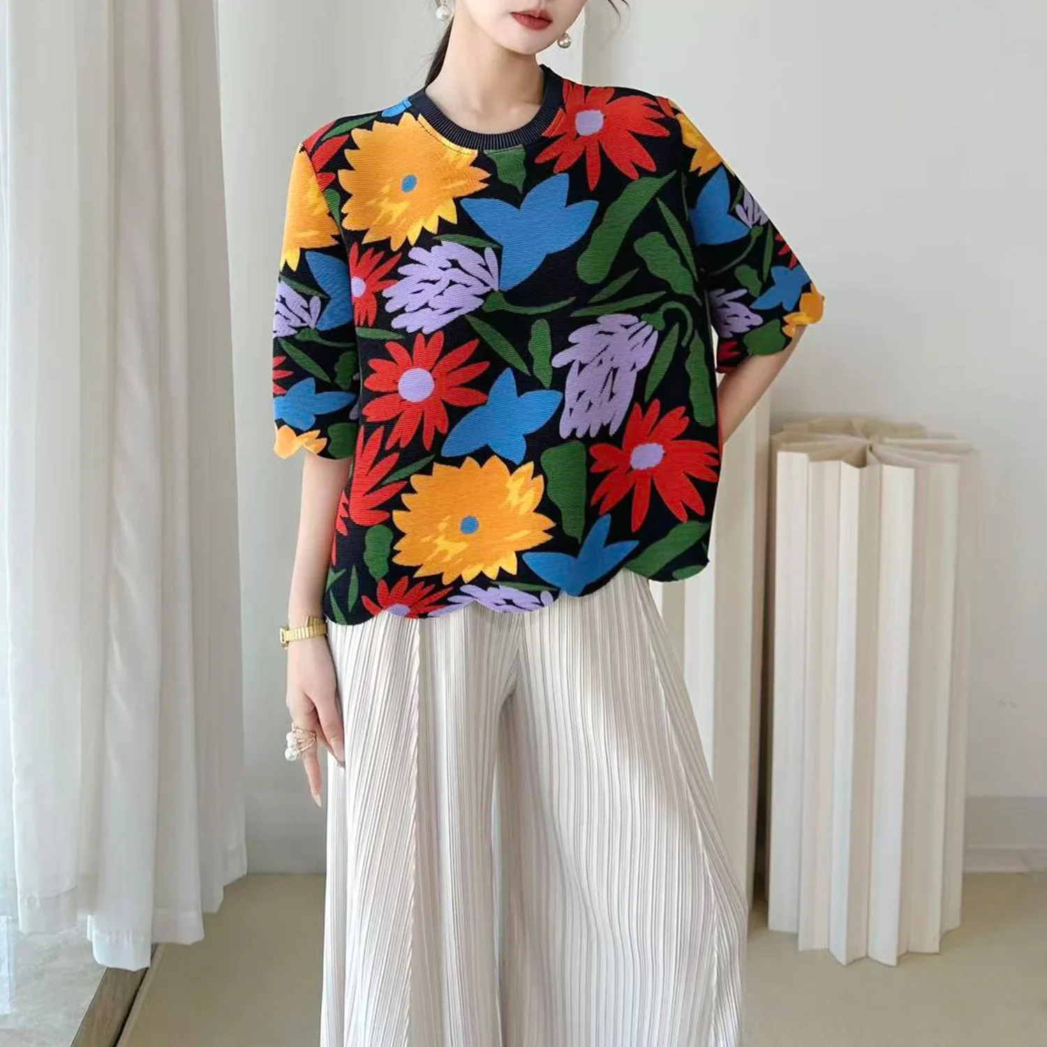 Женская футболка больших размеров с рукавом три четверти, стройнящий крой, ретро-цветочный принт, универсальная футболка в стиле Мияке.
Женская футболка больших размеров с рукавом три четверти, стройнящий крой, ретро-цветочный принт, универсальная футболка в стиле Мияке.