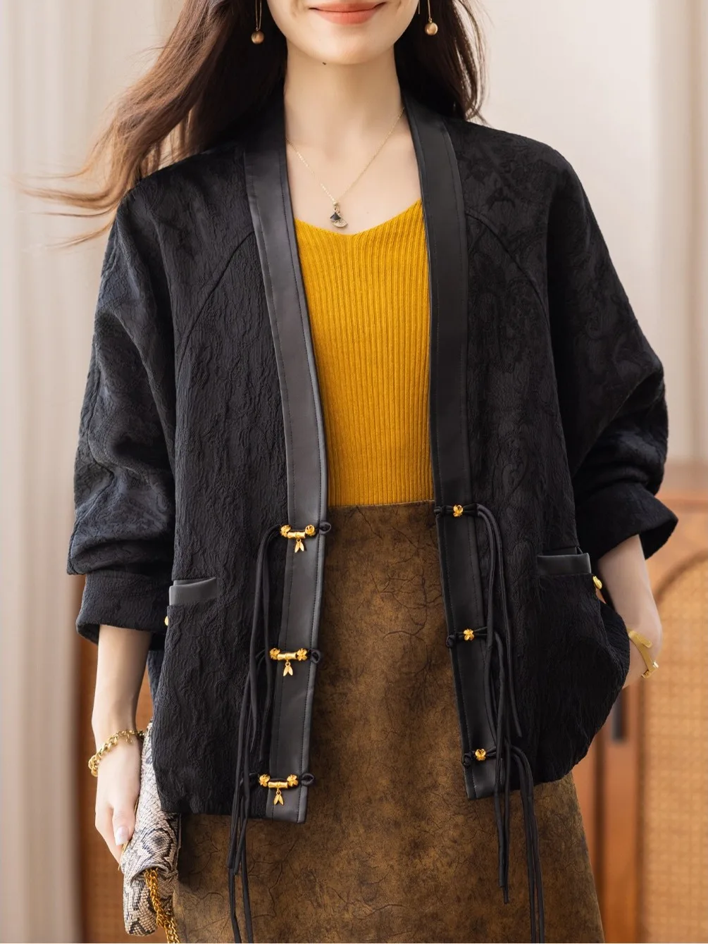 Ретро китайский Sle ort Jaet с кисточкой Bat Sve V-Ne вышитый лоскутный осенний модный топ женская одежда
Ретро китайский Sle ort Jaet с кисточкой Bat Sve V-Ne вышитый лоскутный осенний модный топ женская одежда