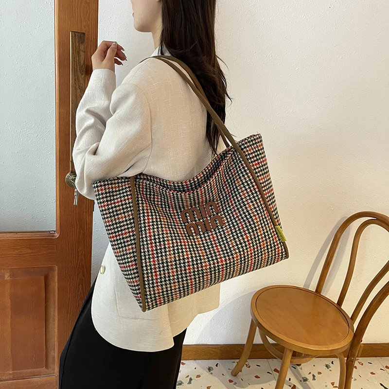 Large-capacity bag women's autumn and winter all-match light luxury casual one-shoulder shopping bag student commuting tote bag
Large-capacity bag women's autumn and winter all-match light luxury casual one-shoulder shopping bag student commuting tote bag