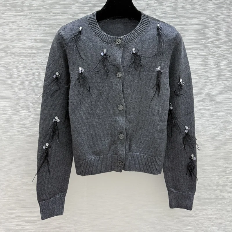 Высококачественный женский вязаный свитер во французском стиле, новый осенний элегантный открытый кардиган с украшением бахромой и блестками, перьями 251028118
Высококачественный женский вязаный свитер во французском стиле, новый осенний элегантный открытый кардиган с украшением бахромой и блестками, перьями 251028118