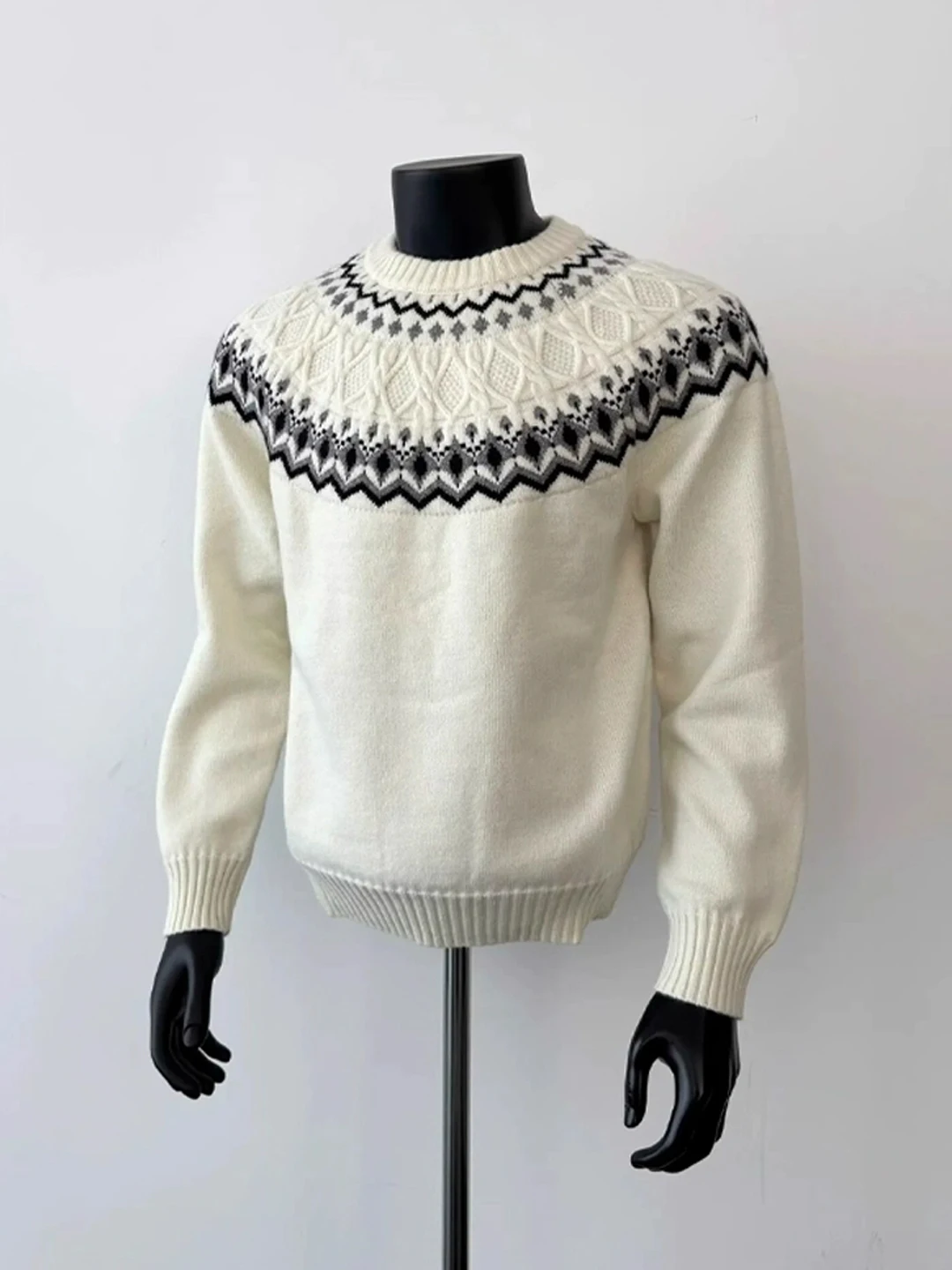 Мужской вязаный свитер с круглым вырезом в американском ретро-стиле, базовый слой, из дышащего полиэфирного волокна, для весны и осени
Мужской вязаный свитер с круглым вырезом в американском ретро-стиле, базовый слой, из дышащего полиэфирного волокна, для весны и осени