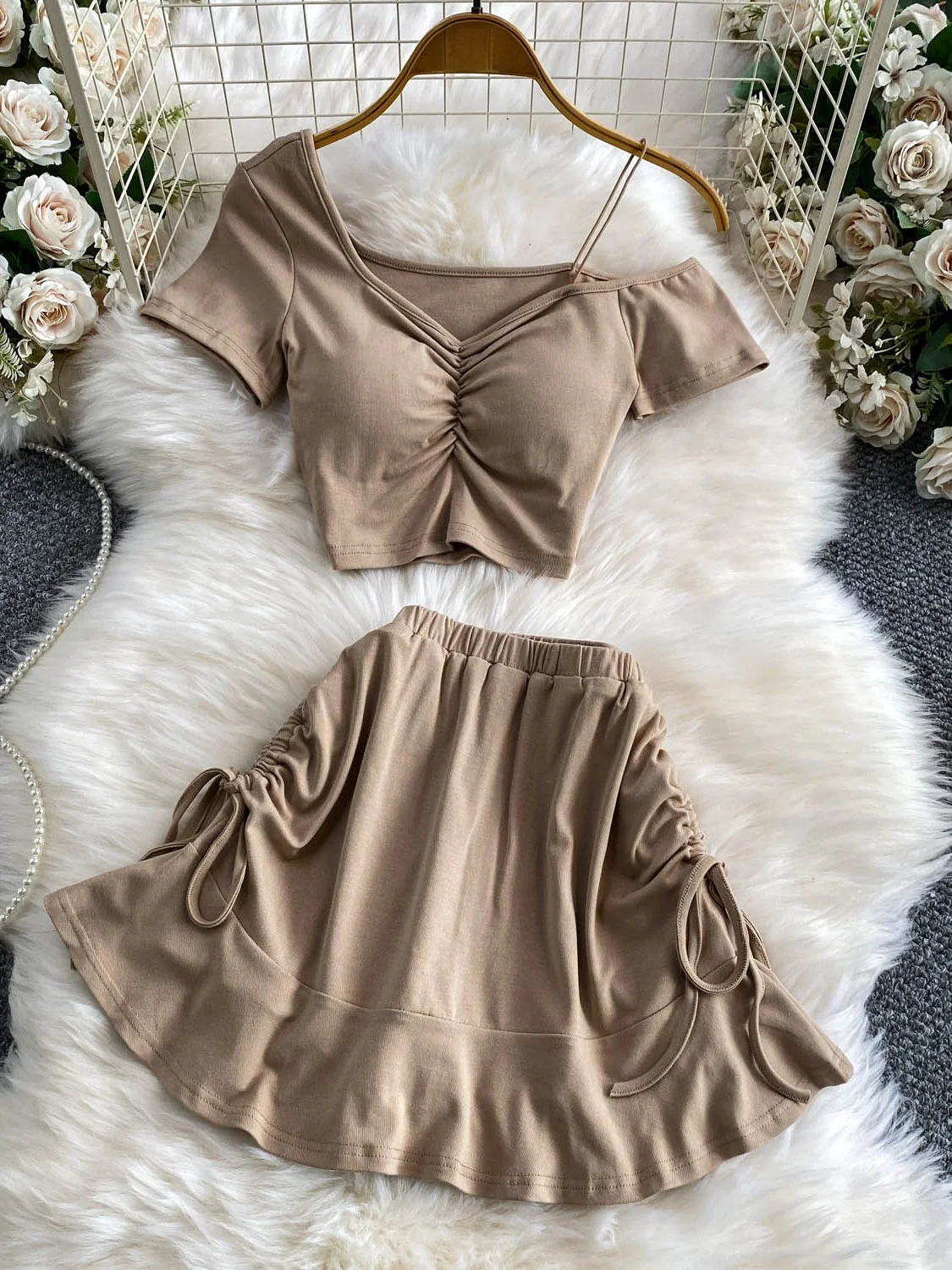 Sexy Spicy Girl Style Single Shoulder Strap Top with Chest Pad High Waist Short Skirt Pants Set Drawstring Slimming Blouse
Sexy Spicy Girl Style Single Shoulder Strap Top with Chest Pad High Waist Short Skirt Pants Set Drawstring Slimming Blouse