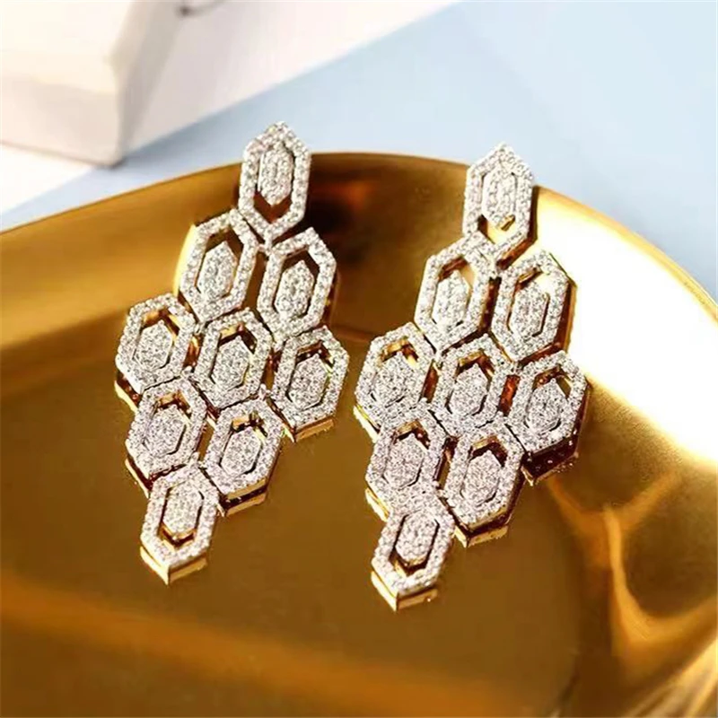 European and American stars with the same heavy industry full diamond hexagon earrings luxury hollow rhombus celebrity earrings
European and American stars with the same heavy industry full diamond hexagon earrings luxury hollow rhombus celebrity earrings
