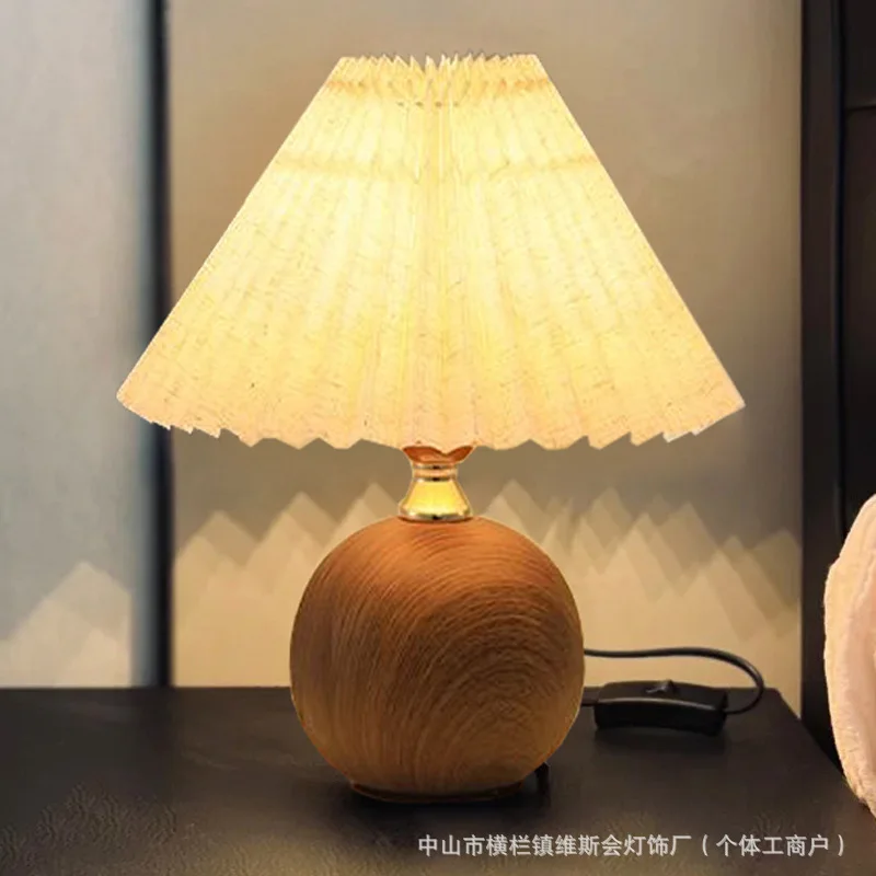 pleated bedroom bedside lamp Nordic wind net red light girl bedside lamp creative retro high-end atmosphere lamp
pleated bedroom bedside lamp Nordic wind net red light girl bedside lamp creative retro high-end atmosphere lamp