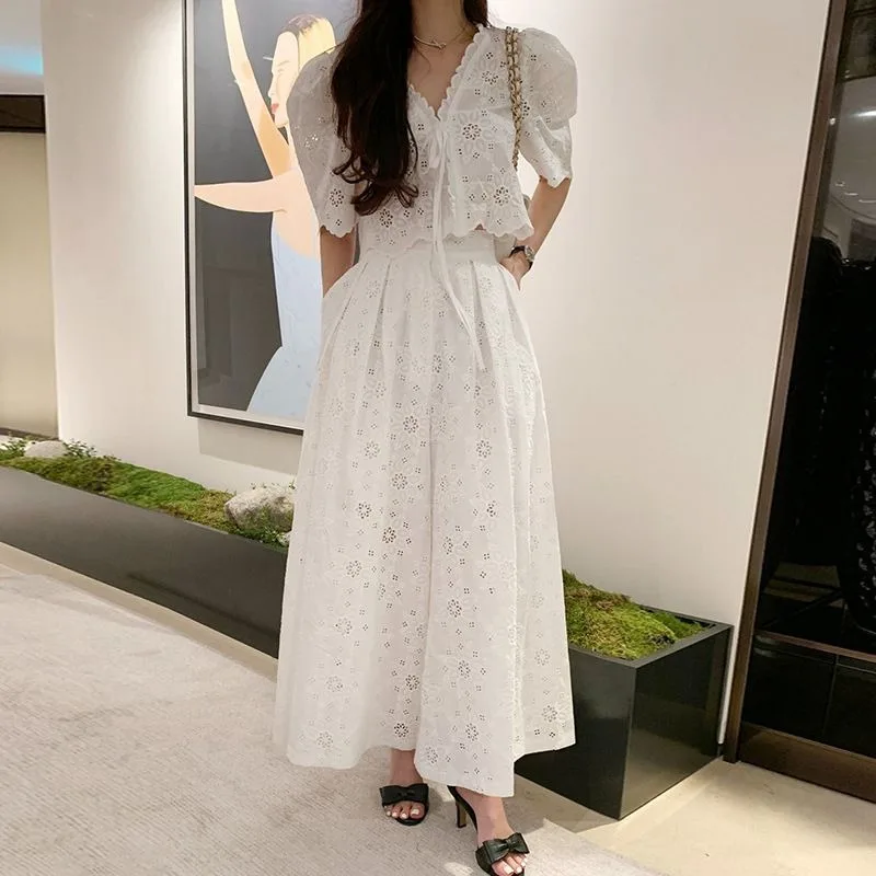 New High Quality Hollow Out Lace 2 Piece Set Fashion Summer Casual Short Sleeve V-neck Top + High Waist Wide Leg Pants Suit
New High Quality Hollow Out Lace 2 Piece Set Fashion Summer Casual Short Sleeve V-neck Top + High Waist Wide Leg Pants Suit