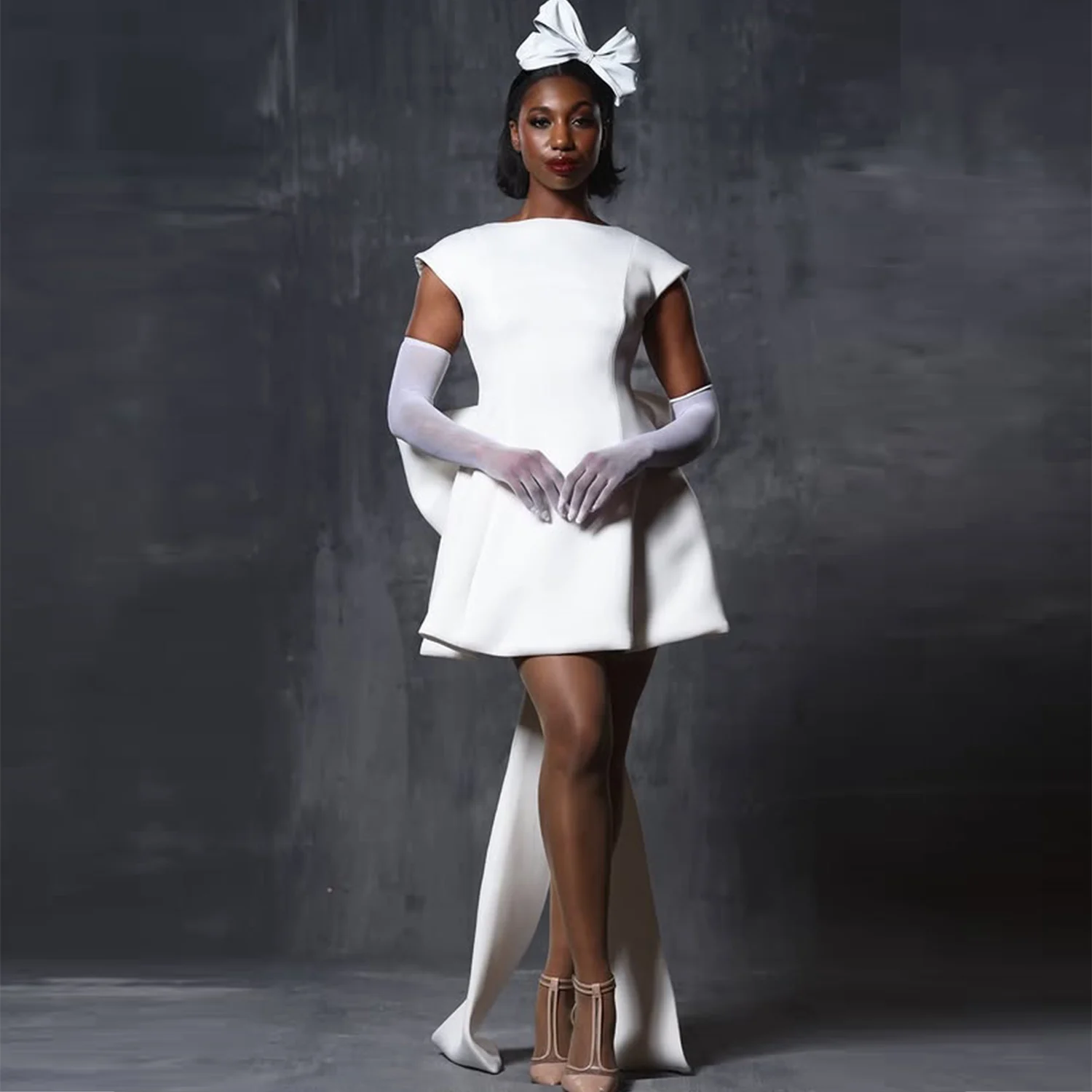 Elegant White Satin Short Prom Dress Above Knee Mini Evening Gowns With Bow On Back Girls Birthday Party Formal Wear
Elegant White Satin Short Prom Dress Above Knee Mini Evening Gowns With Bow On Back Girls Birthday Party Formal Wear