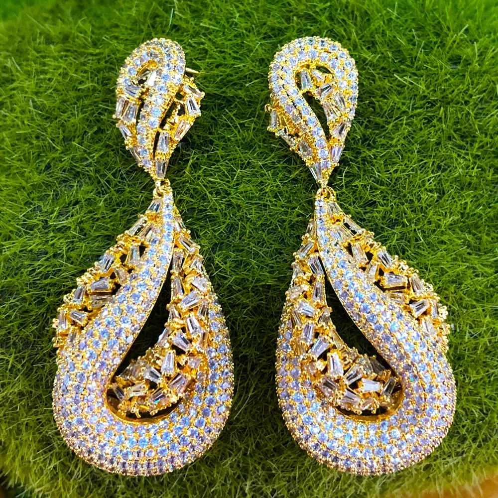 Soramoore New Lucky Cross Charms Long Statement Dangle Earrings for Women Bridal Wedding Fashion Cubic Zircon Bohemia Jewelry
Soramoore New Lucky Cross Charms Long Statement Dangle Earrings for Women Bridal Wedding Fashion Cubic Zircon Bohemia Jewelry