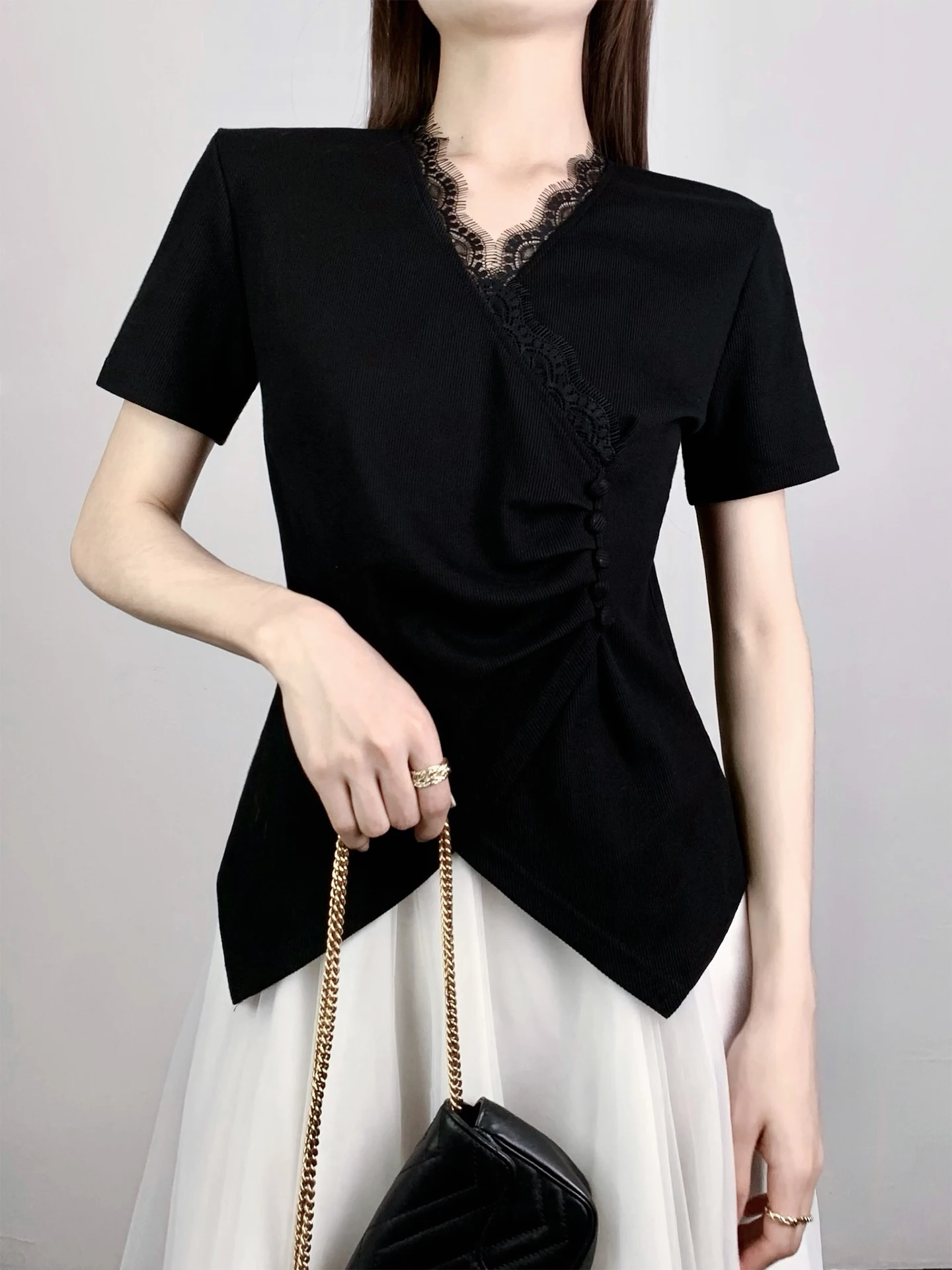 Retro V-neck Lace Splice Short-sleeved T-shirt Women's Black Waist-cinching Slimming Asymmetrical Casual Style Top
Retro V-neck Lace Splice Short-sleeved T-shirt Women's Black Waist-cinching Slimming Asymmetrical Casual Style Top