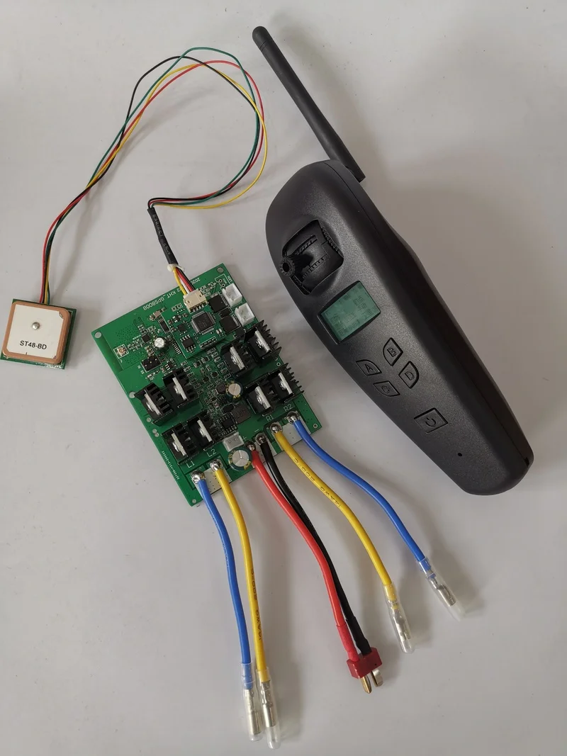 Positioning Automatic Cruise Intelligent Driving GPS Nesting Boat Fishing Intelligent Remote Control One Button No Signal Return
Positioning Automatic Cruise Intelligent Driving GPS Nesting Boat Fishing Intelligent Remote Control One Button No Signal Return