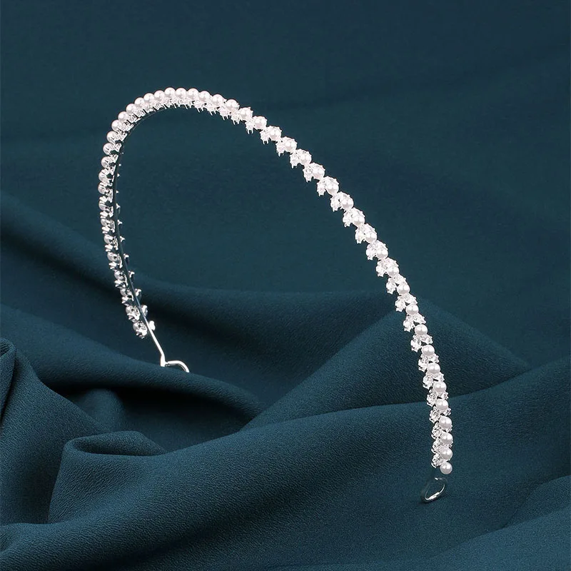 Trendy Charm Popular Crystal Rhinestones Zircon Women Girls Tiara Headband Queen Party CZ Hair Sticker Hair Jewelry
Trendy Charm Popular Crystal Rhinestones Zircon Women Girls Tiara Headband Queen Party CZ Hair Sticker Hair Jewelry