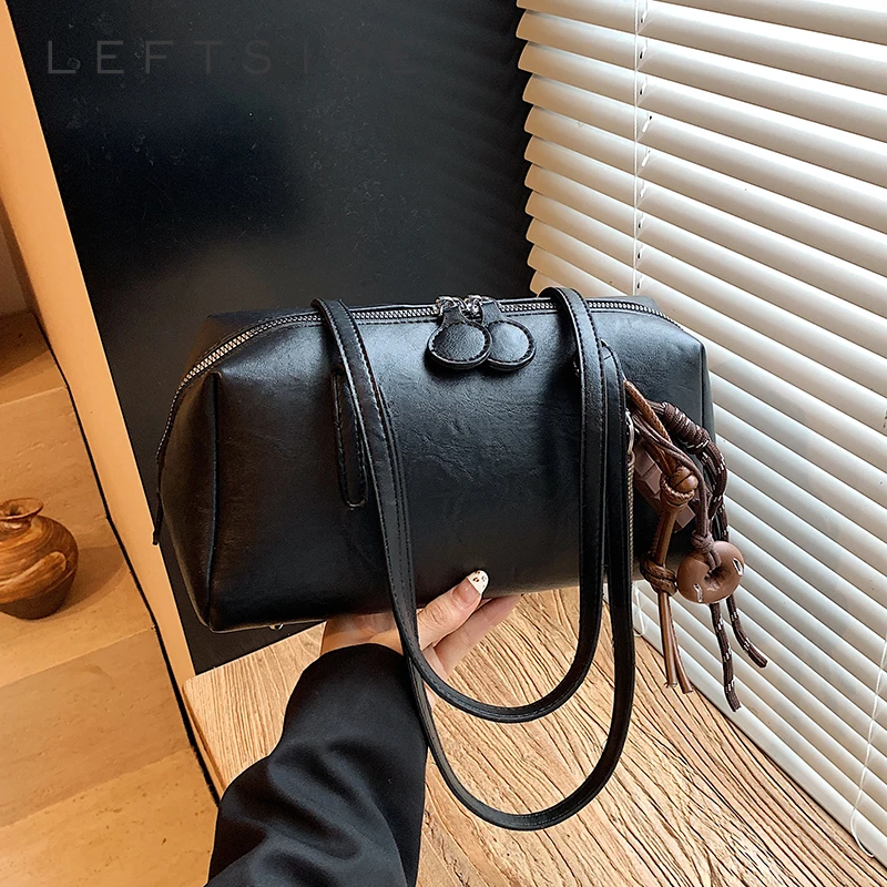 LEFTSIDE Women Small PU Leather Shoulder Bag 2025 Winter Retro Soft Pillow Bag Luxury Designer Trend Female Underarm Handbags
LEFTSIDE Women Small PU Leather Shoulder Bag 2025 Winter Retro Soft Pillow Bag Luxury Designer Trend Female Underarm Handbags