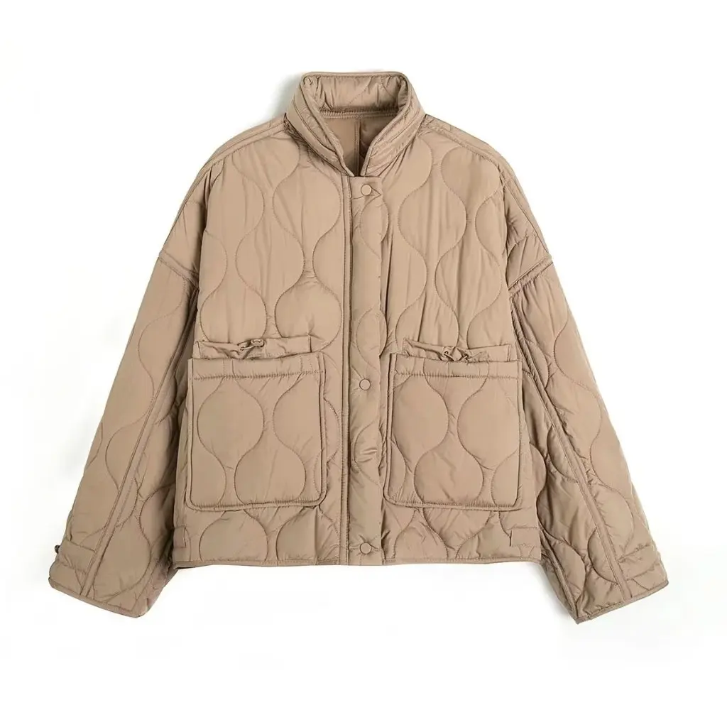 Женская городская повседневная стеганая куртка, осеннее новое европейско-американское четырехцветное пальто с капюшоном и хлопковой подкладкой
Женская городская повседневная стеганая куртка, осеннее новое европейско-американское четырехцветное пальто с капюшоном и хлопковой подкладкой