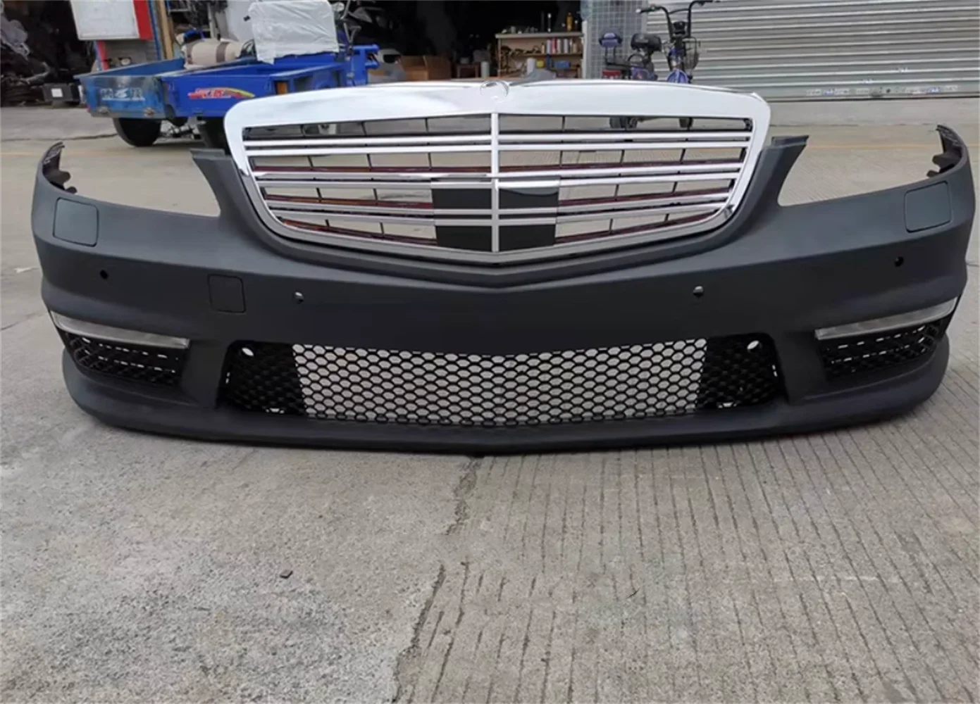 Car surround body kit Front bumper grill for Mercedes-Benz w221 modified s300 s350 s400 s600 s65
Car surround body kit Front bumper grill for Mercedes-Benz w221 modified s300 s350 s400 s600 s65