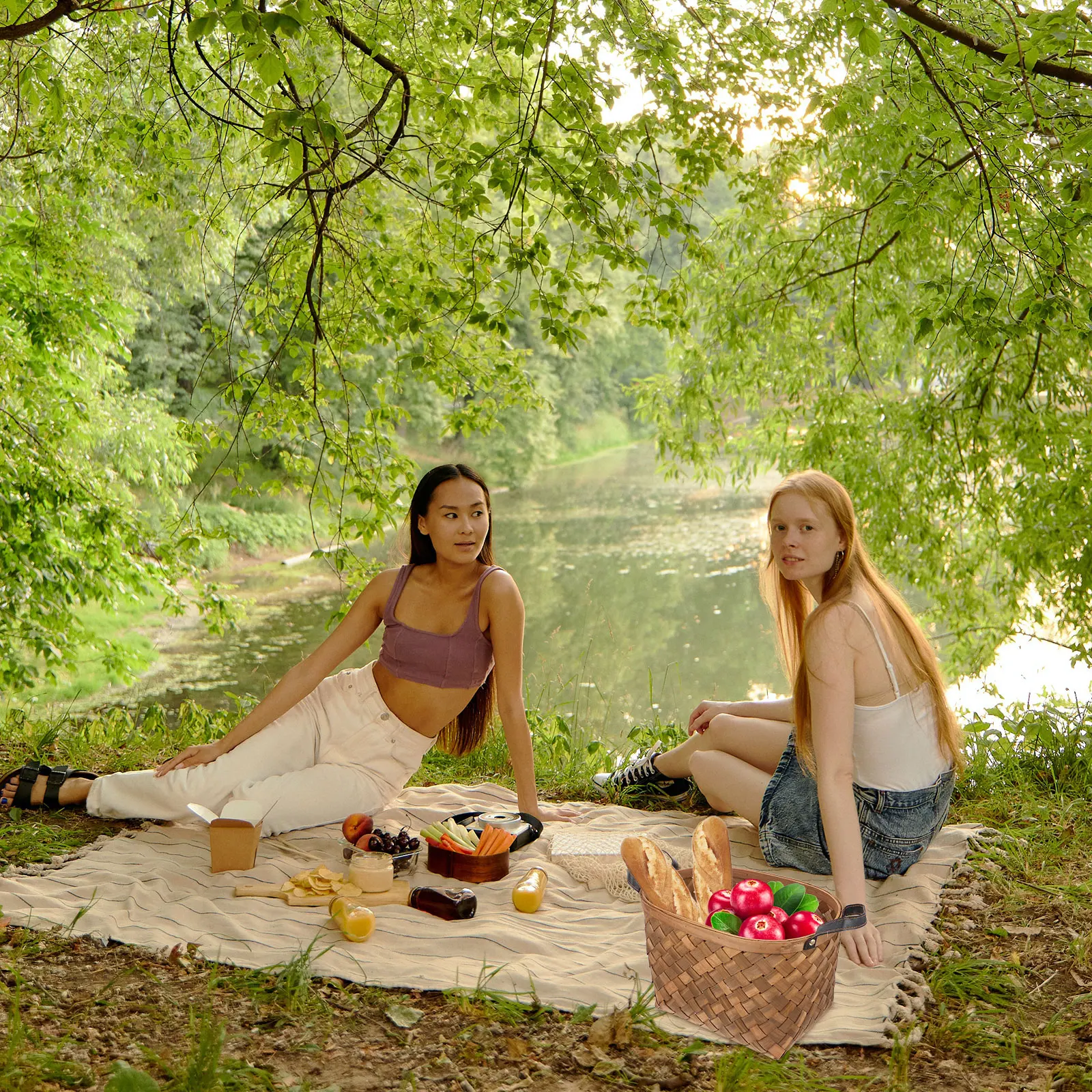 Wood Chip Woven Large Capacity Storage Natural Material Decorative Picnic Fruit Flower Arrangement H made Storage Basket Woven
Wood Chip Woven Large Capacity Storage Natural Material Decorative Picnic Fruit Flower Arrangement H made Storage Basket Woven