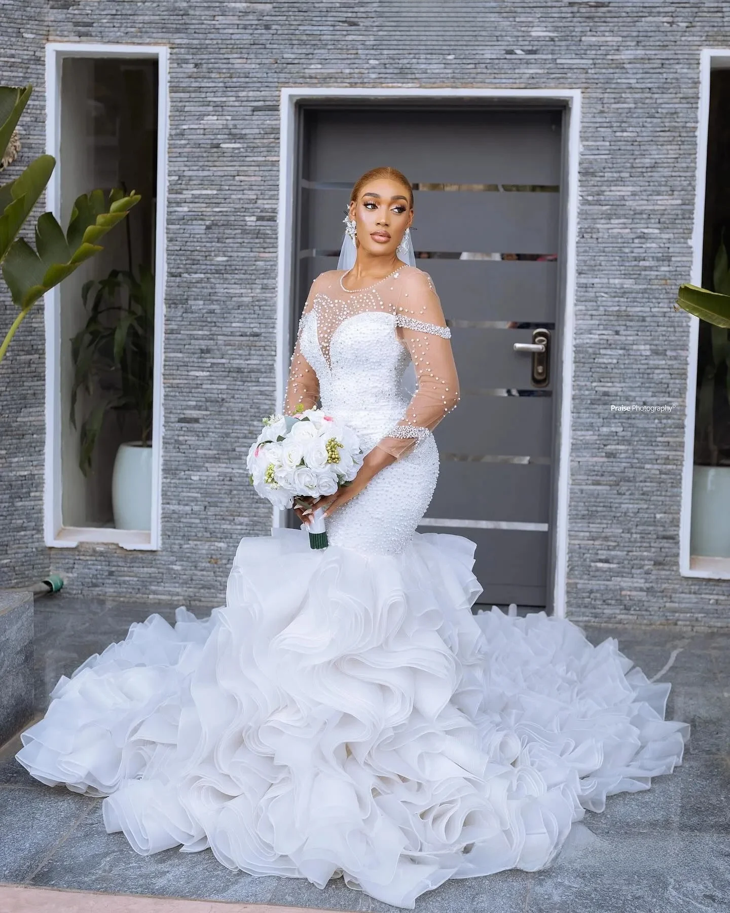 Customized Luxurious Wedding Dress Bridal Gowns Mermaid Wedding Gowns For Bride Gorgeous Long Sleeves Sheer Neck Beaded Pearls
Customized Luxurious Wedding Dress Bridal Gowns Mermaid Wedding Gowns For Bride Gorgeous Long Sleeves Sheer Neck Beaded Pearls
