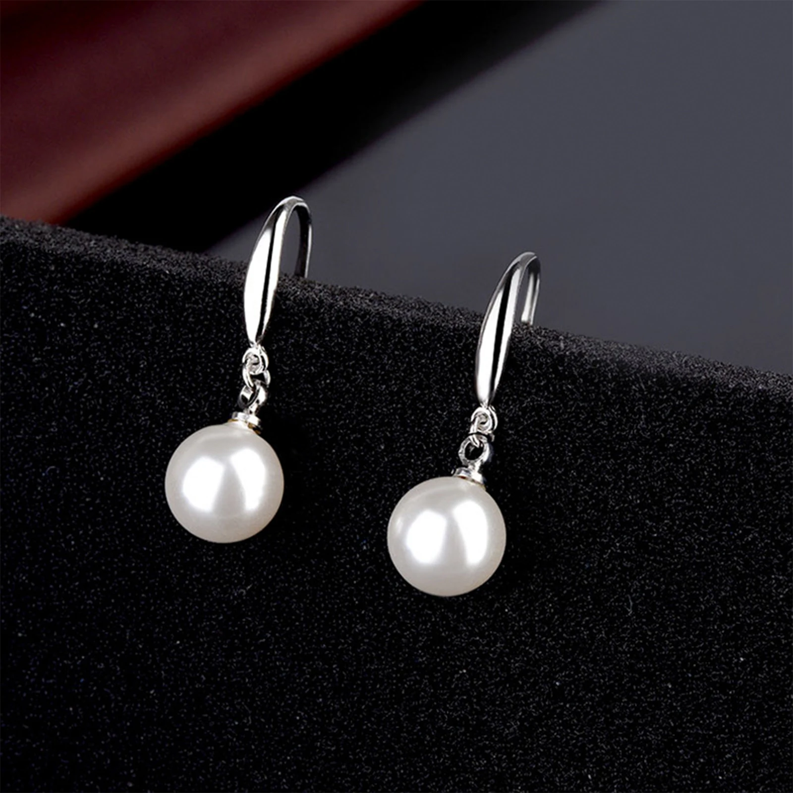 Elegant and beautiful white imitation pearl earrings, 925 silver ear hooks, suitable for daily wear, traveling and shopping,
Elegant and beautiful white imitation pearl earrings, 925 silver ear hooks, suitable for daily wear, traveling and shopping,